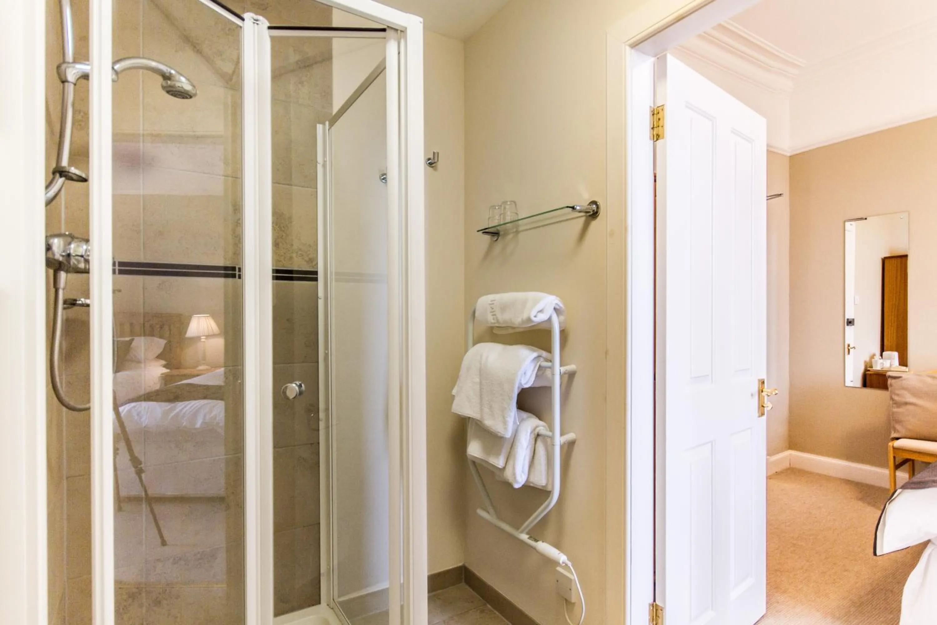 Bathroom, Bed in The Arran Lodge & Arran Sleep Huts
