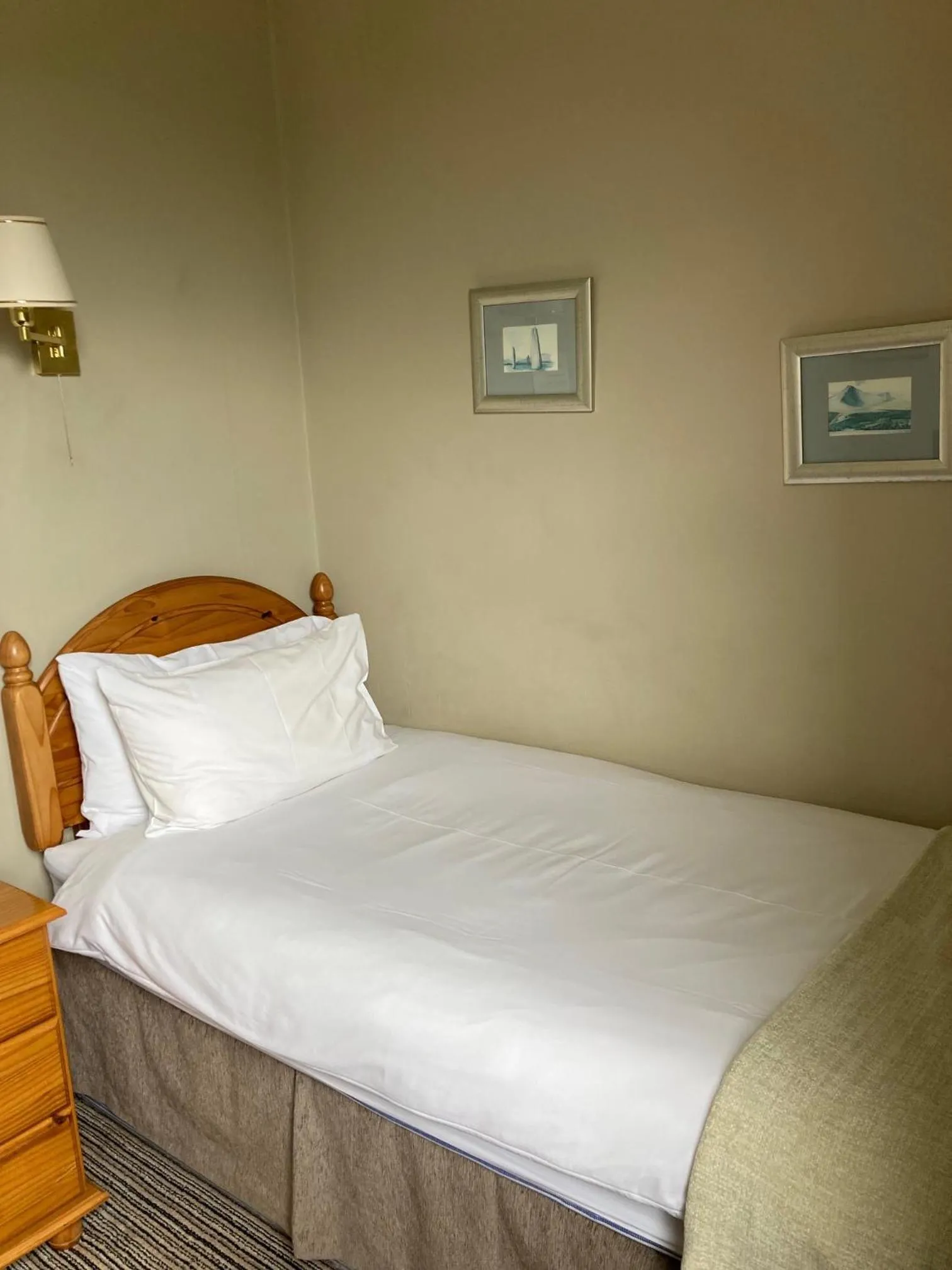 Bed in The Arran Lodge & Arran Sleep Huts