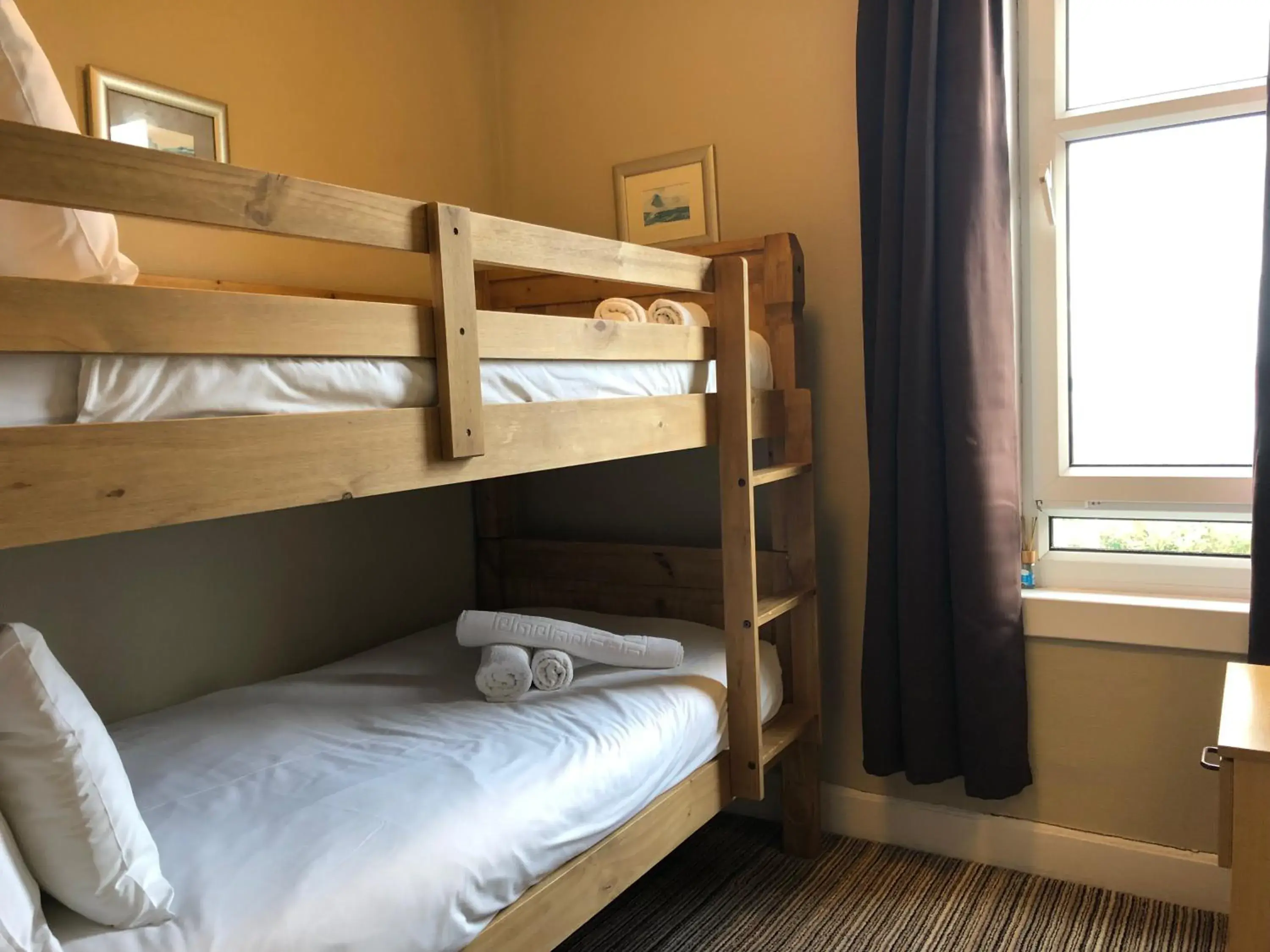 Budget Twin Room in The Arran Lodge & Arran Sleep Huts Budget Twin Room in The Arran Lodge & Arran Sleep Huts