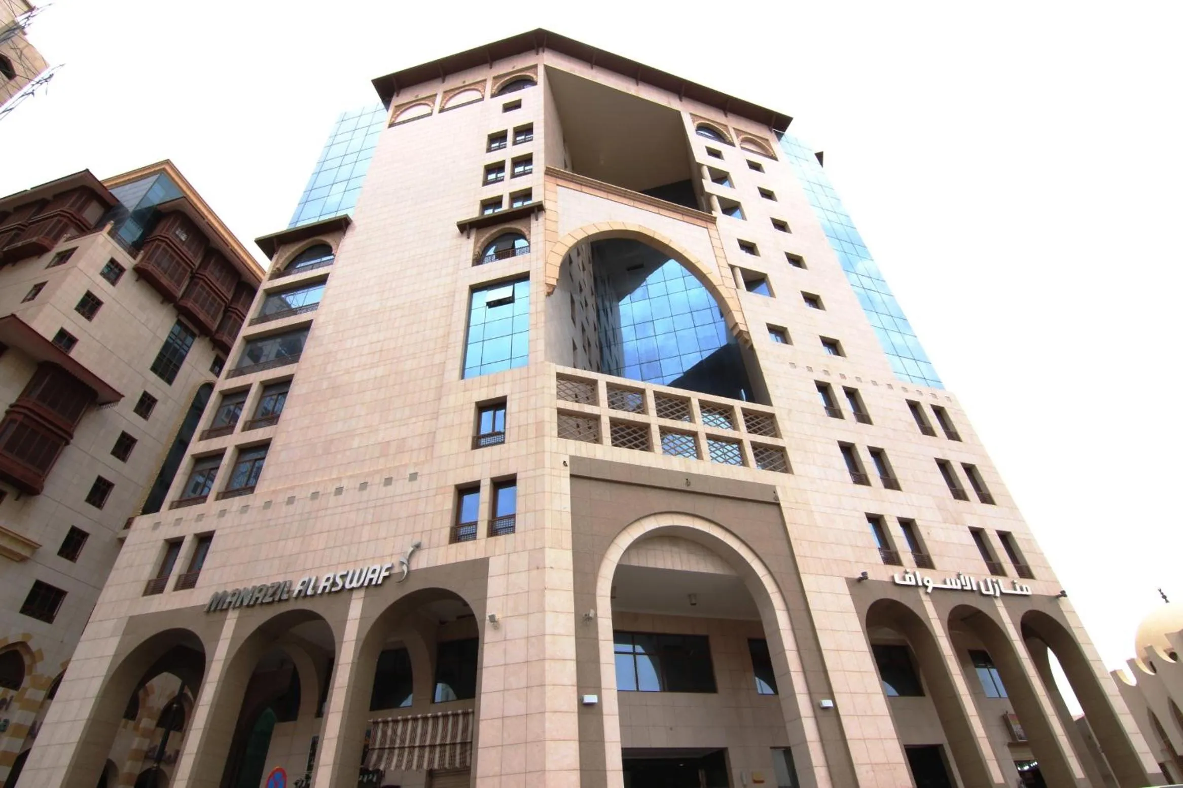 Facade/entrance in Manazel Alaswaf Hotel