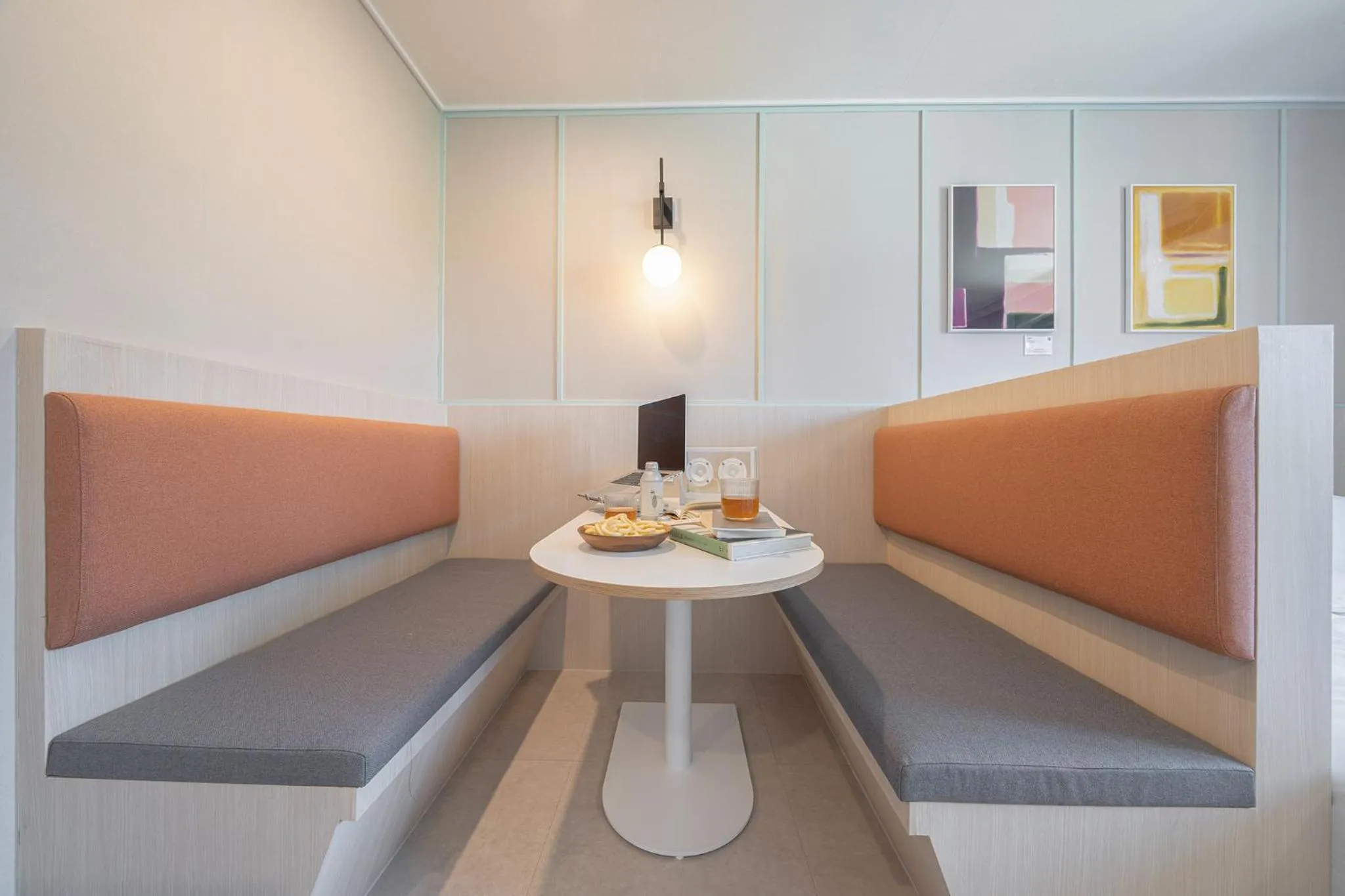 Seating area in Workers Hotel Ansan by Aank