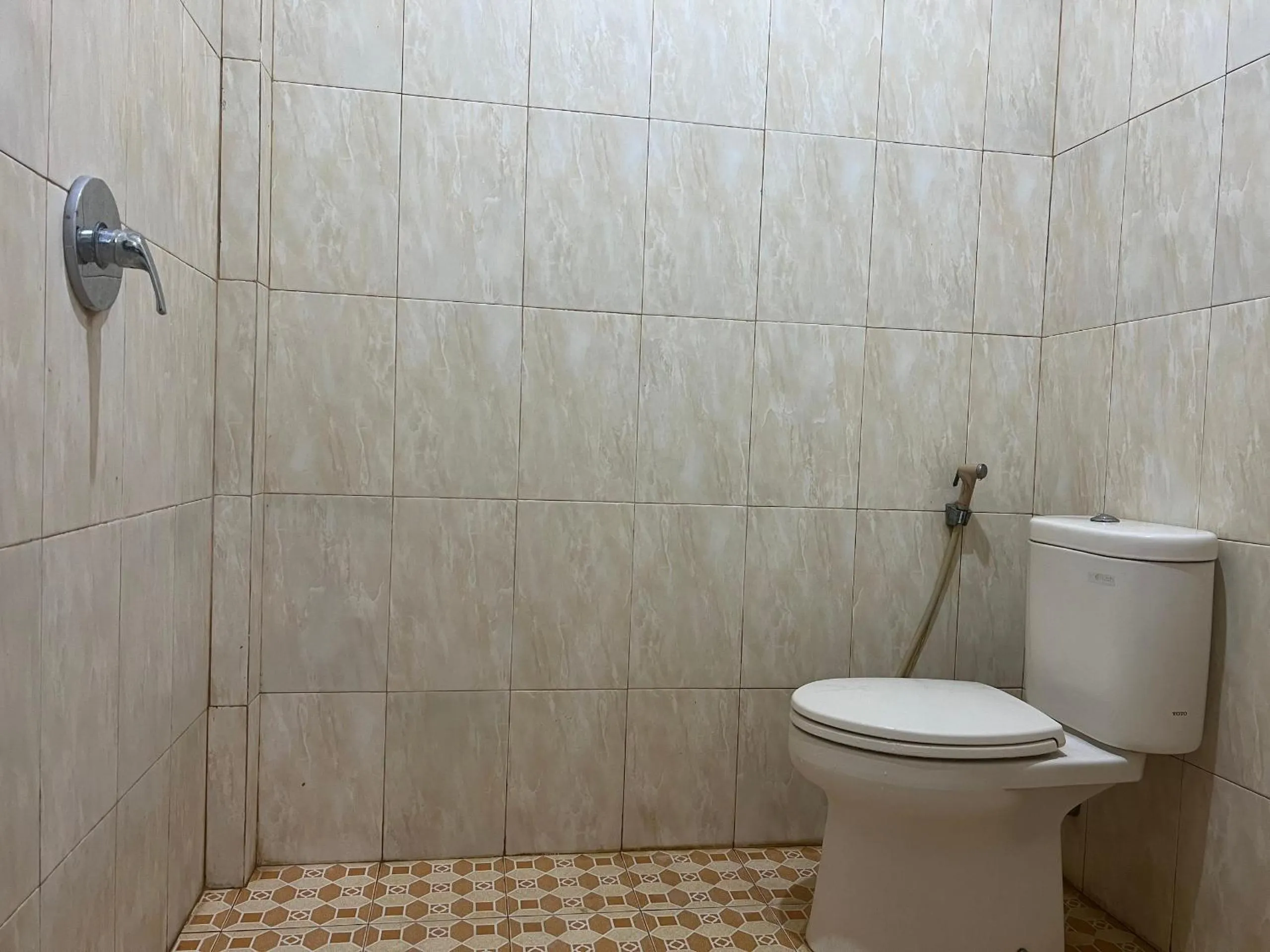 Bathroom in Hotel O Wisma Aliyah Near Sidrap