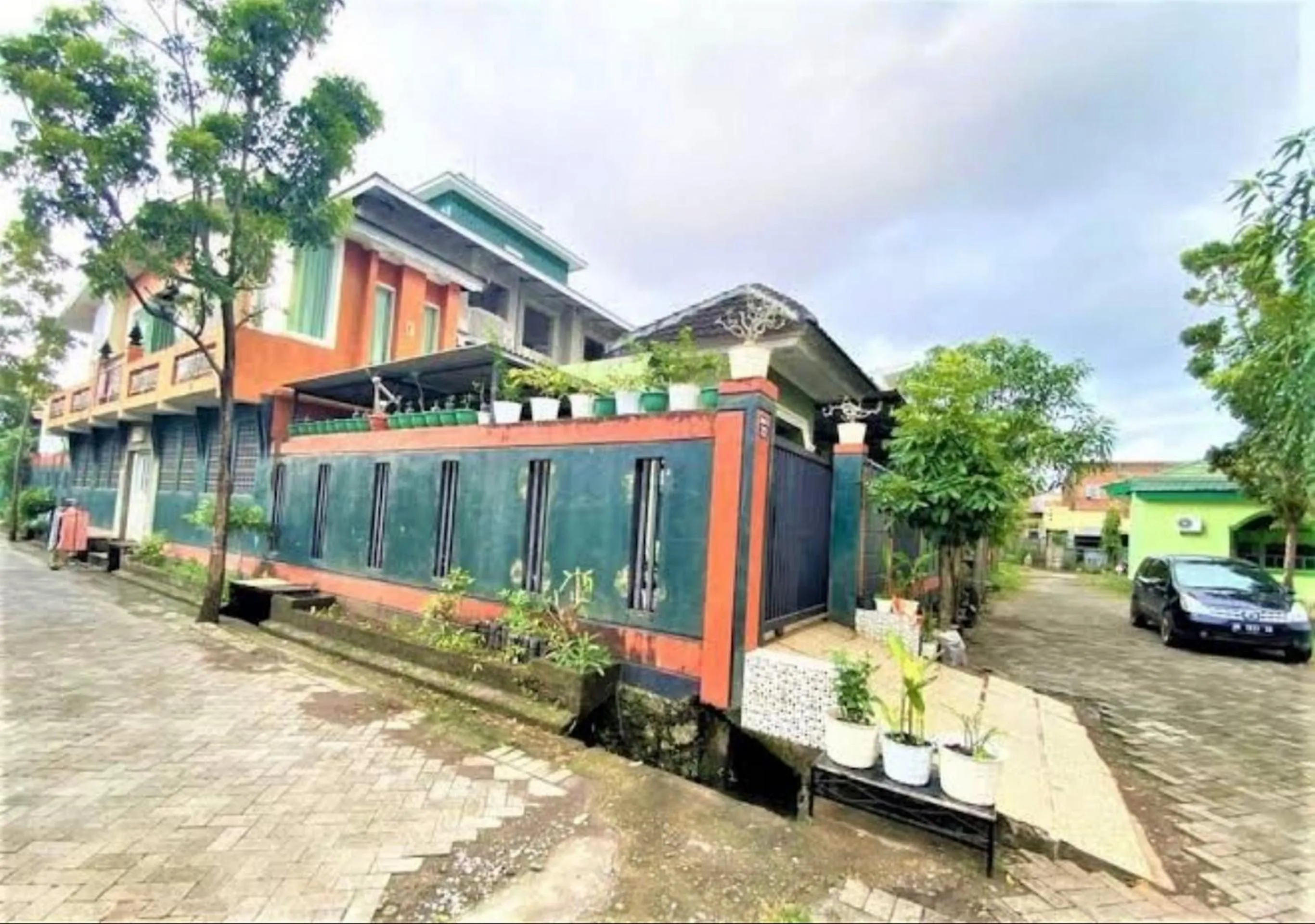 Facade/entrance in Hotel O Wisma Aliyah Near Sidrap