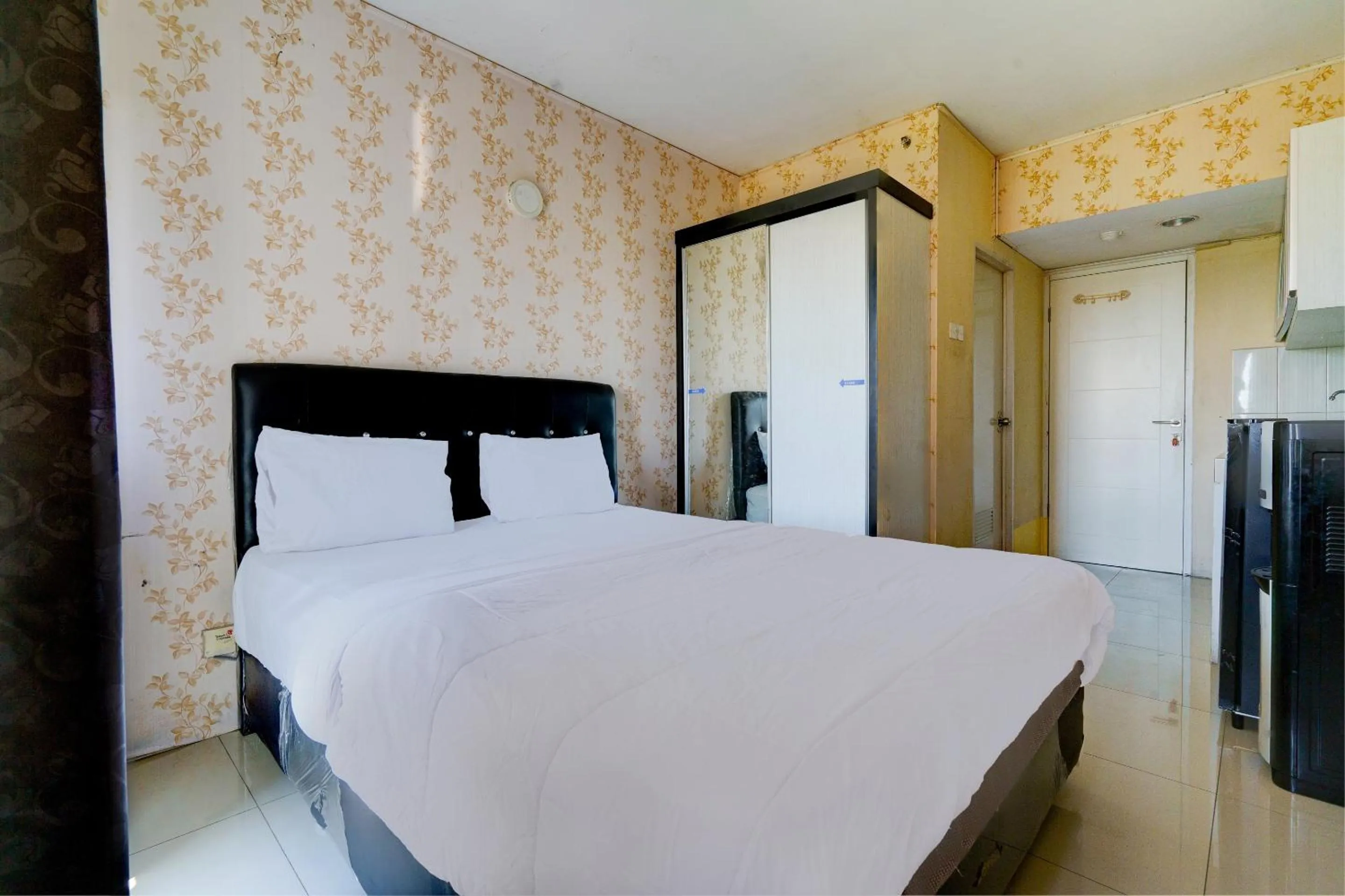 Bedroom, Bed in OYO Life 92874 Apartement Grand Sentraland Karawang By Red Dragon