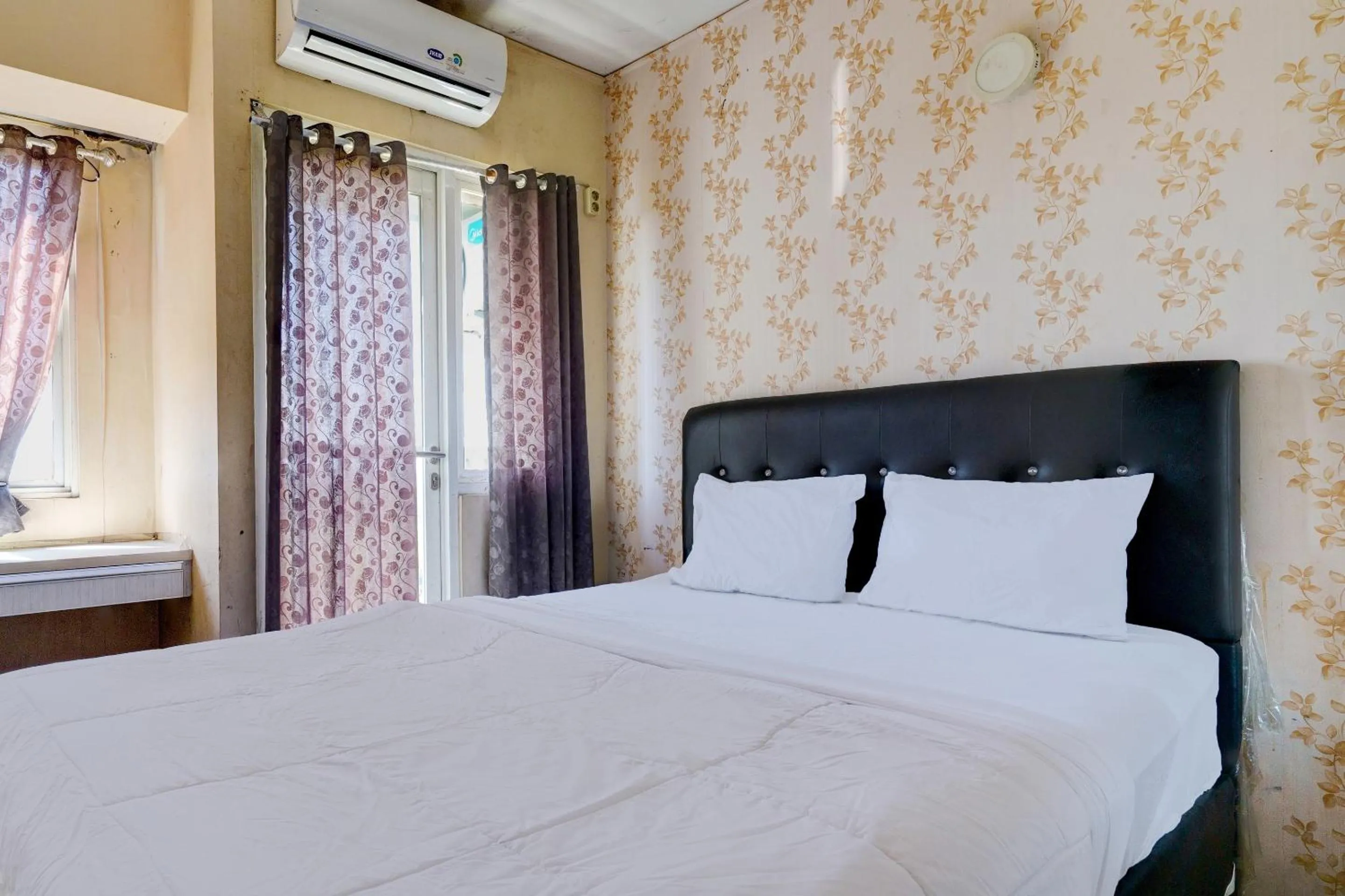 Bedroom, Bed in OYO Life 92874 Apartement Grand Sentraland Karawang By Red Dragon
