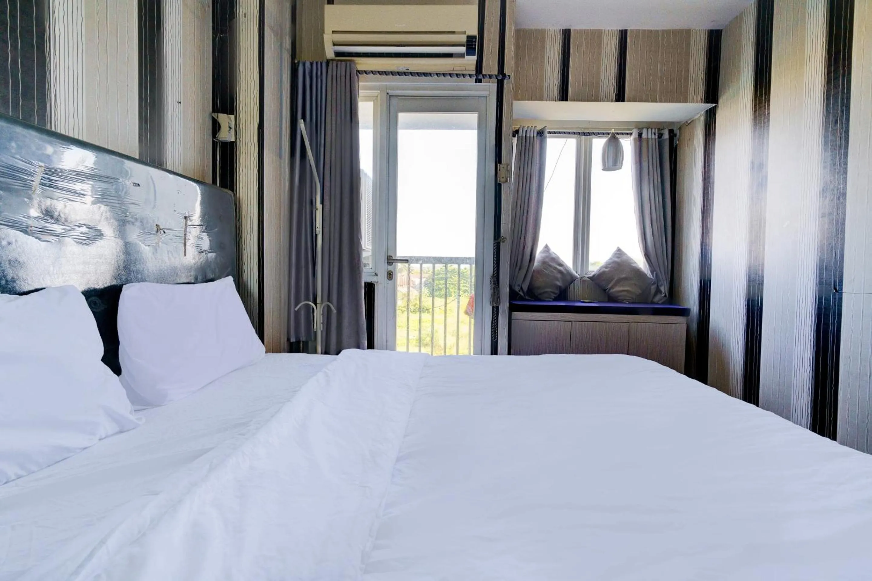 Bedroom, Bed in OYO Life 92874 Apartement Grand Sentraland Karawang By Red Dragon