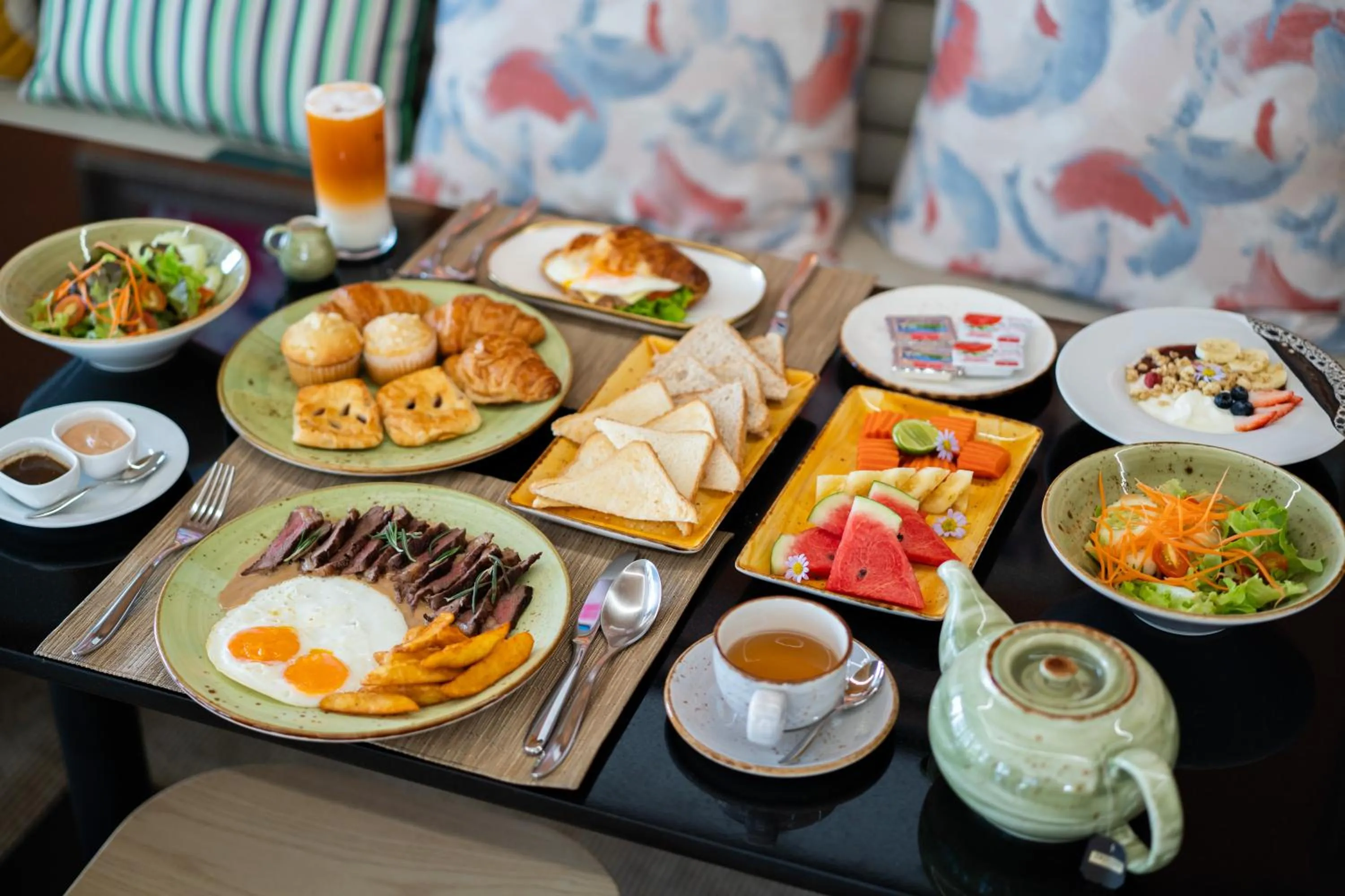 Food and drinks in Floral Court Hotel & Residence Sukhumvit 13