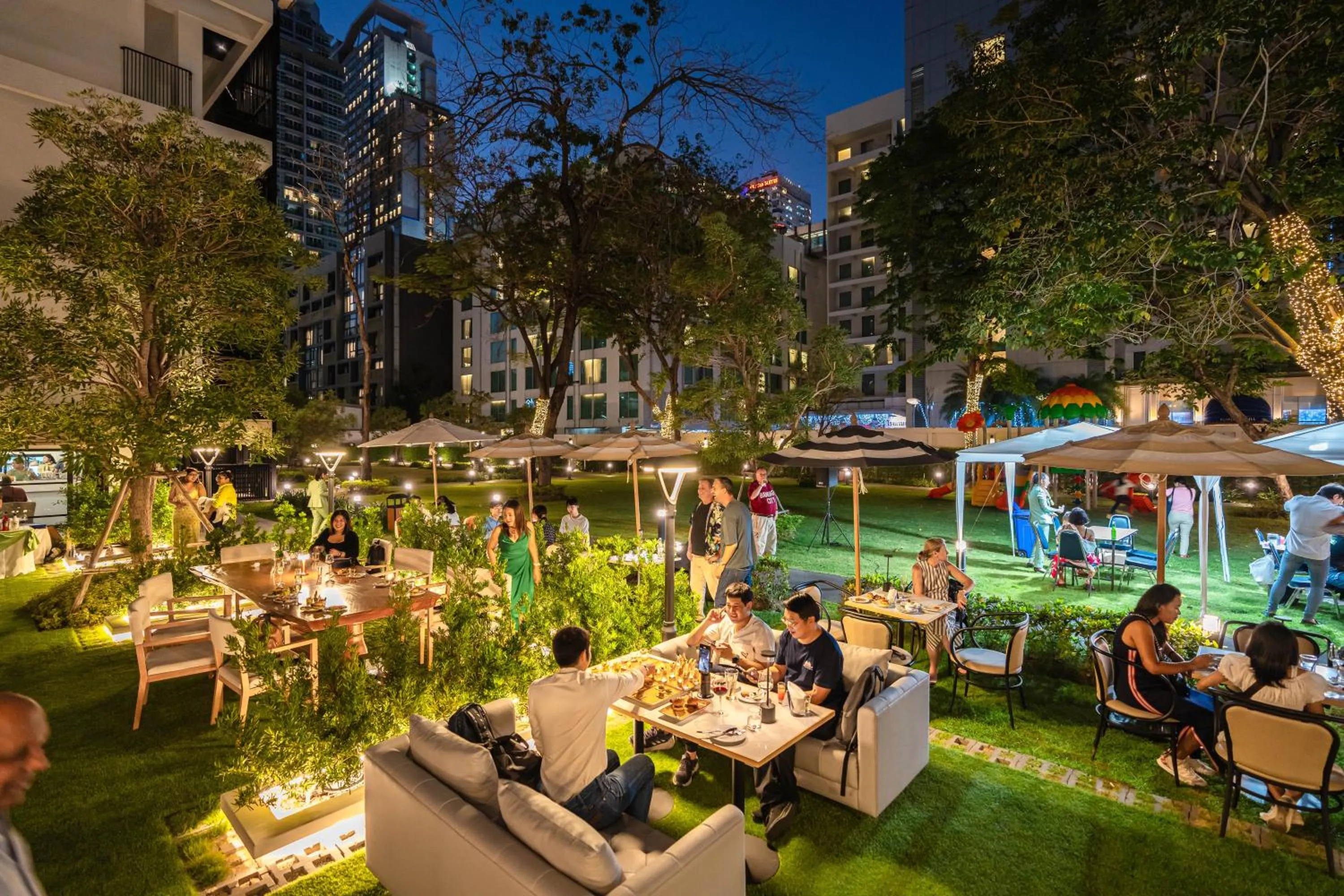 Night in Floral Court Hotel & Residence Sukhumvit 13