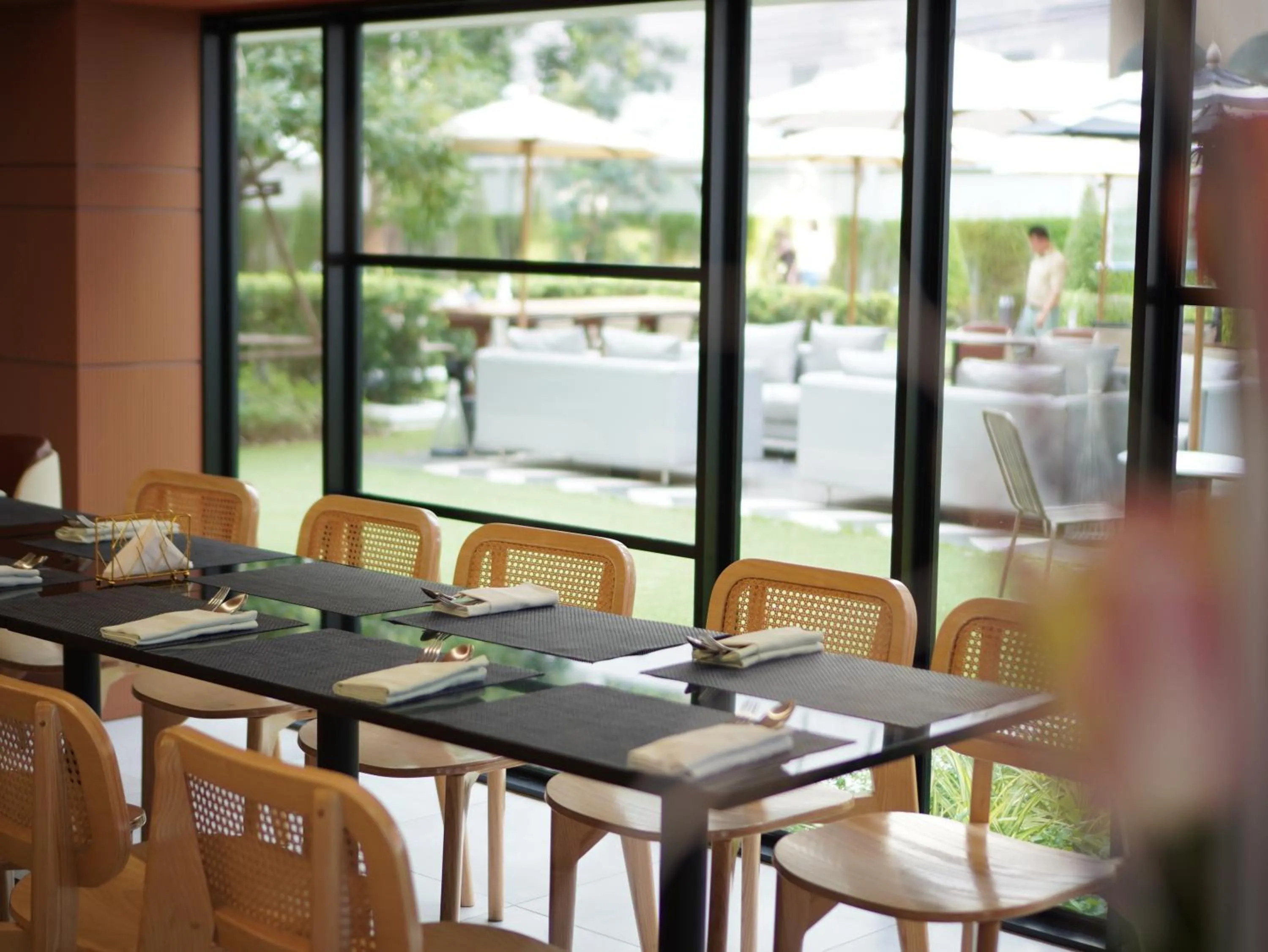 Restaurant/places to eat in Floral Court Hotel & Residence Sukhumvit 13