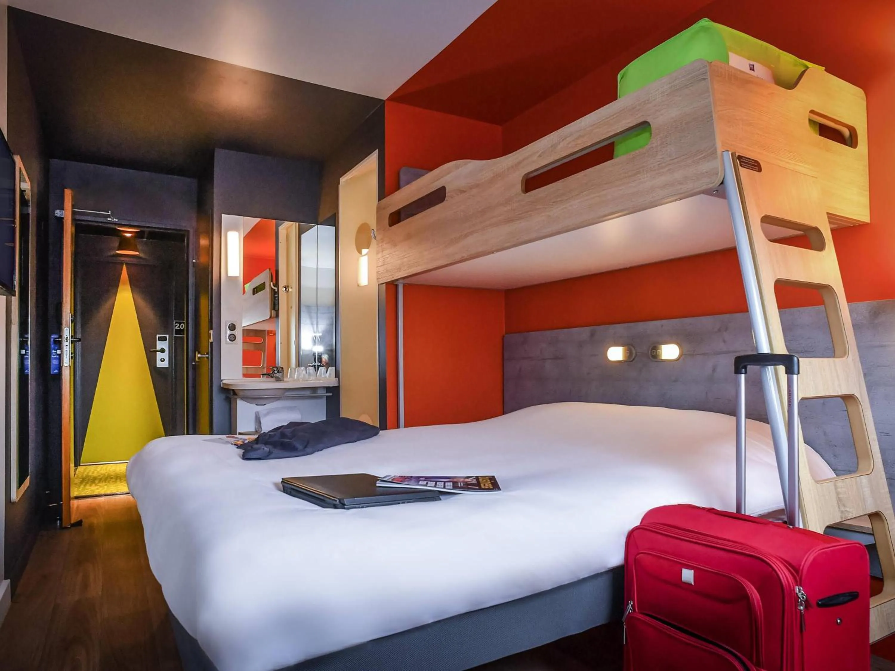 Bedroom, Bed in ibis budget Amboise