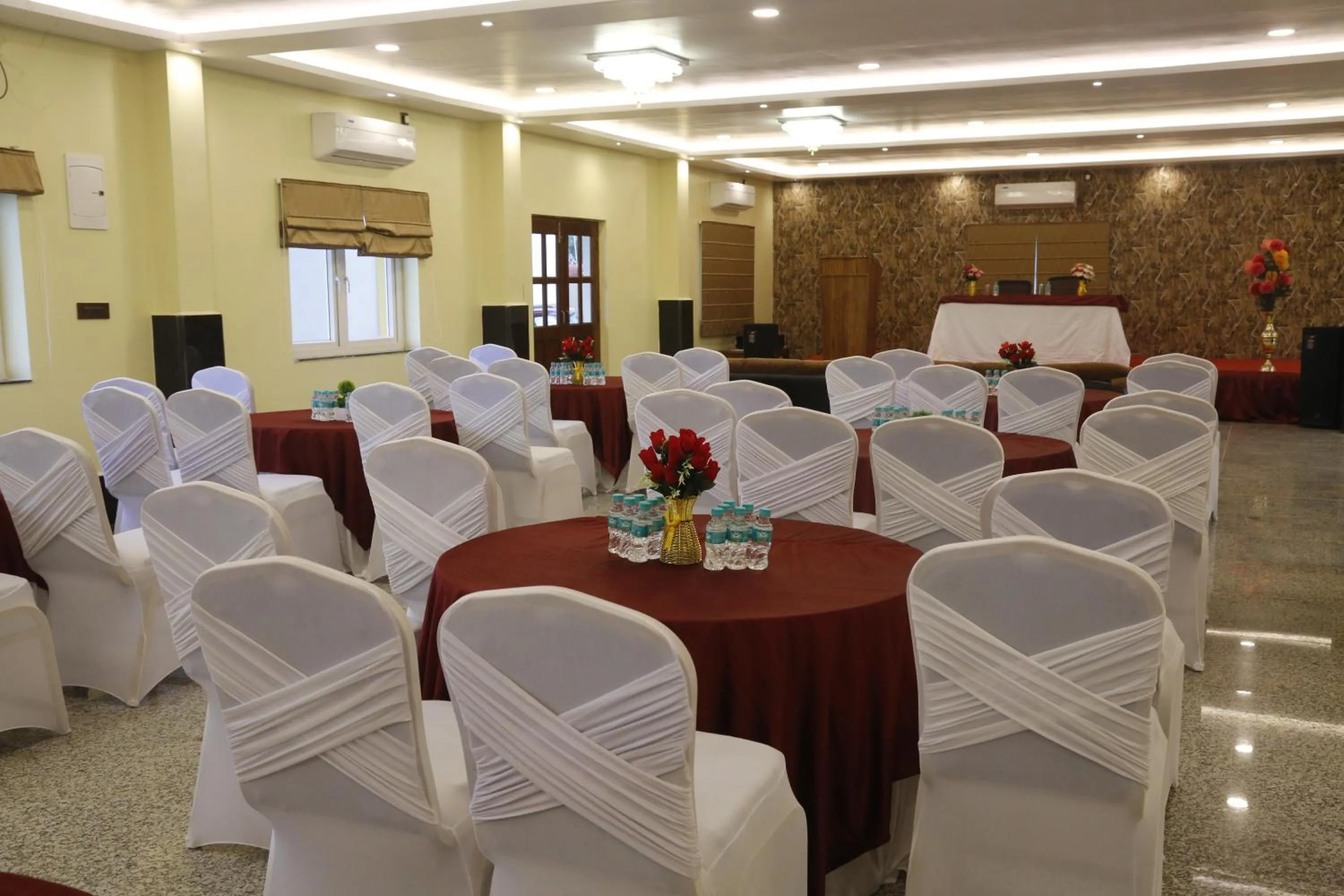 Banquet/Function facilities in JHARNA RESORT