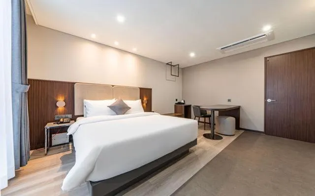 Photo of the whole room, Bed in Hound Hotel Gijang Osiria