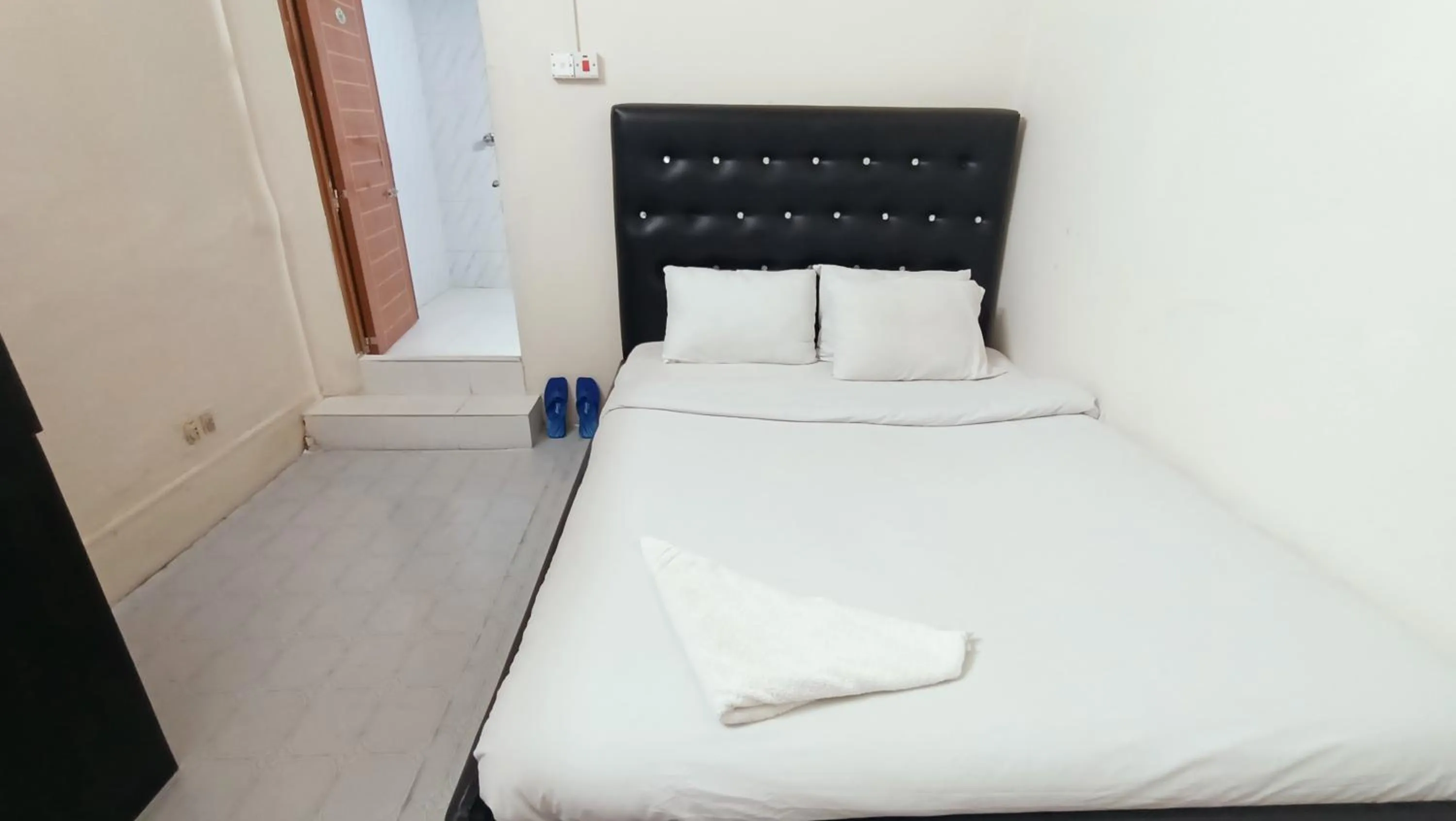 Bed in Hotel Golden Bird