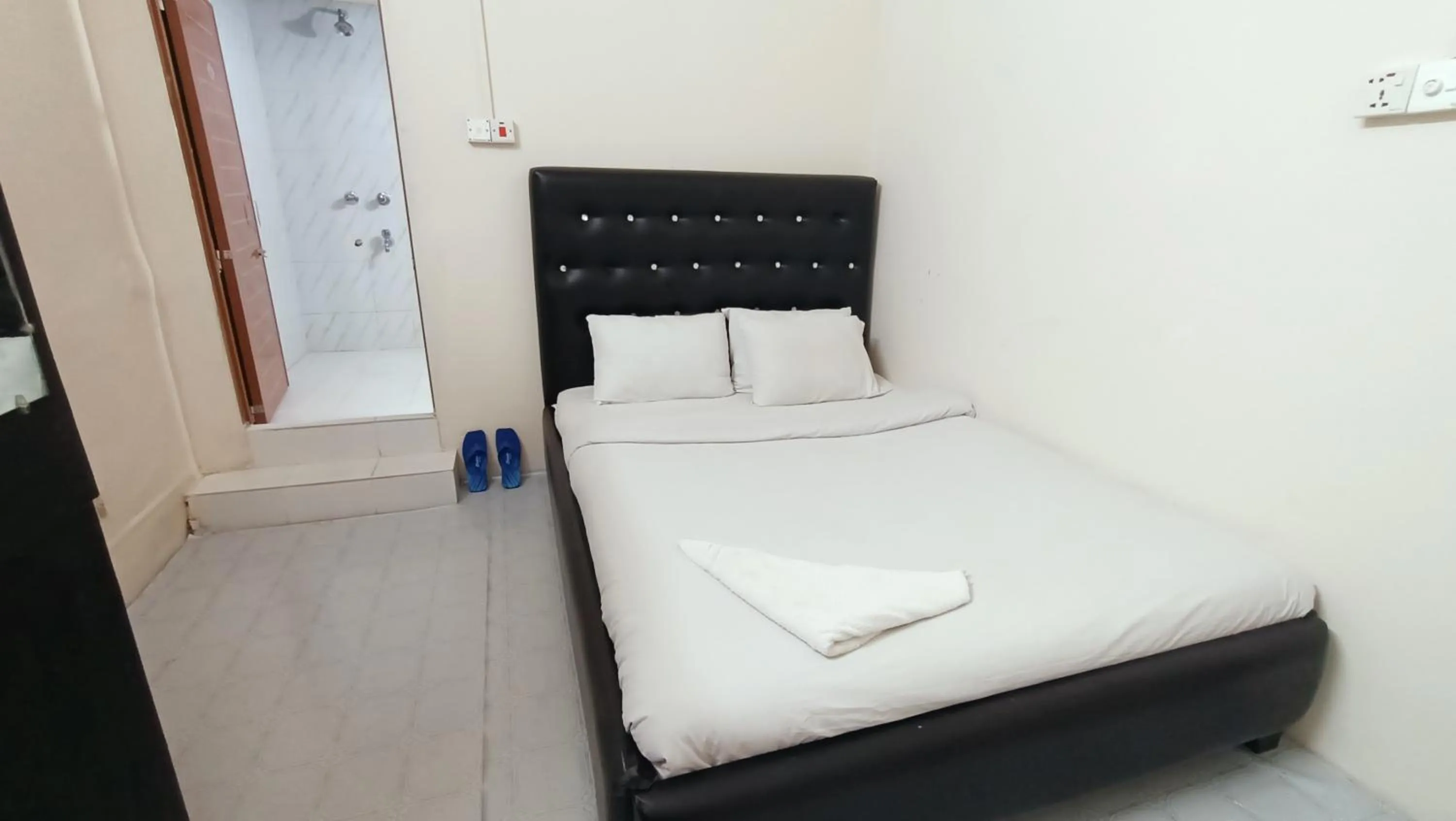 Bed in Hotel Golden Bird