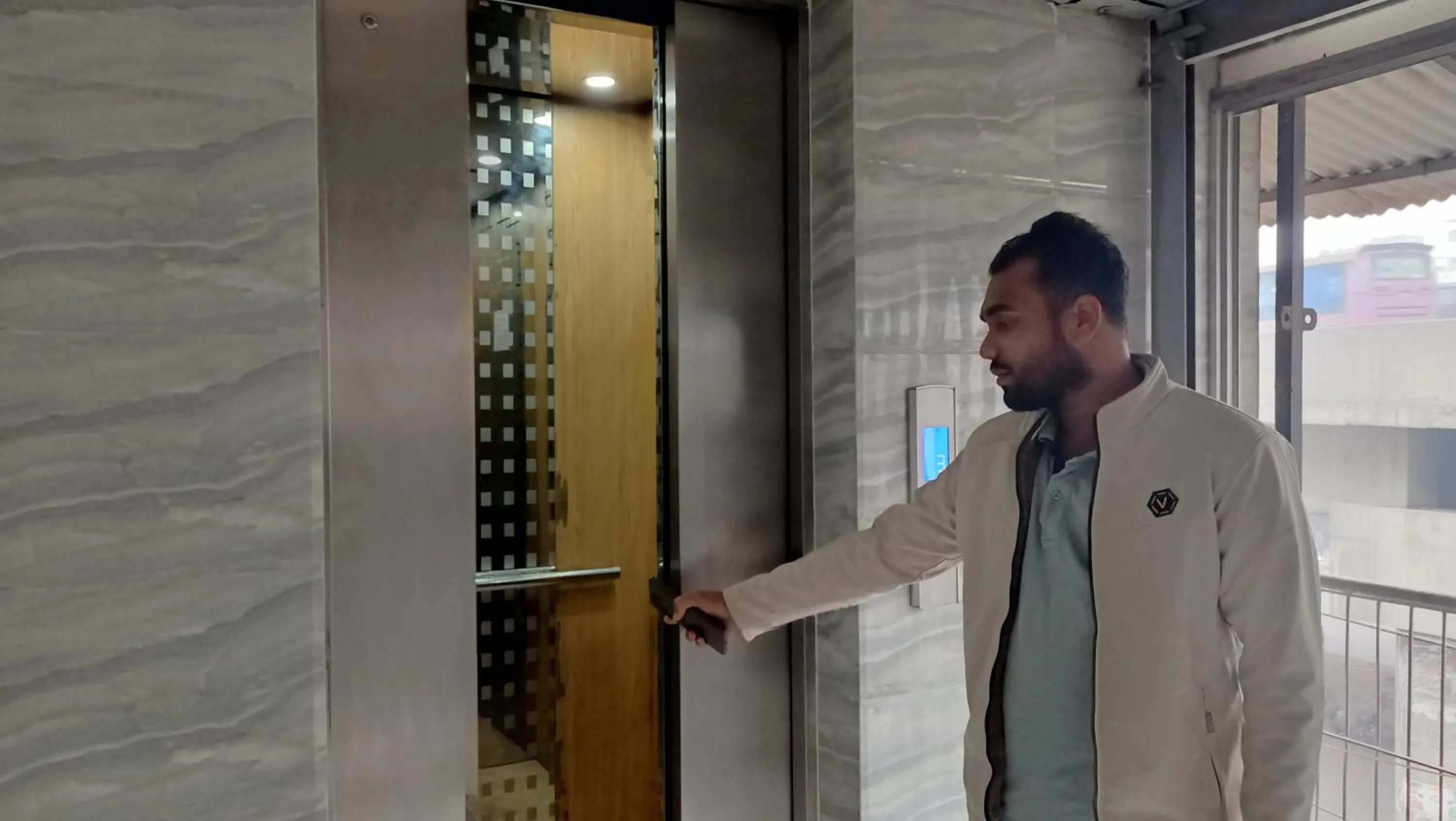 elevator in Hotel Golden Bird