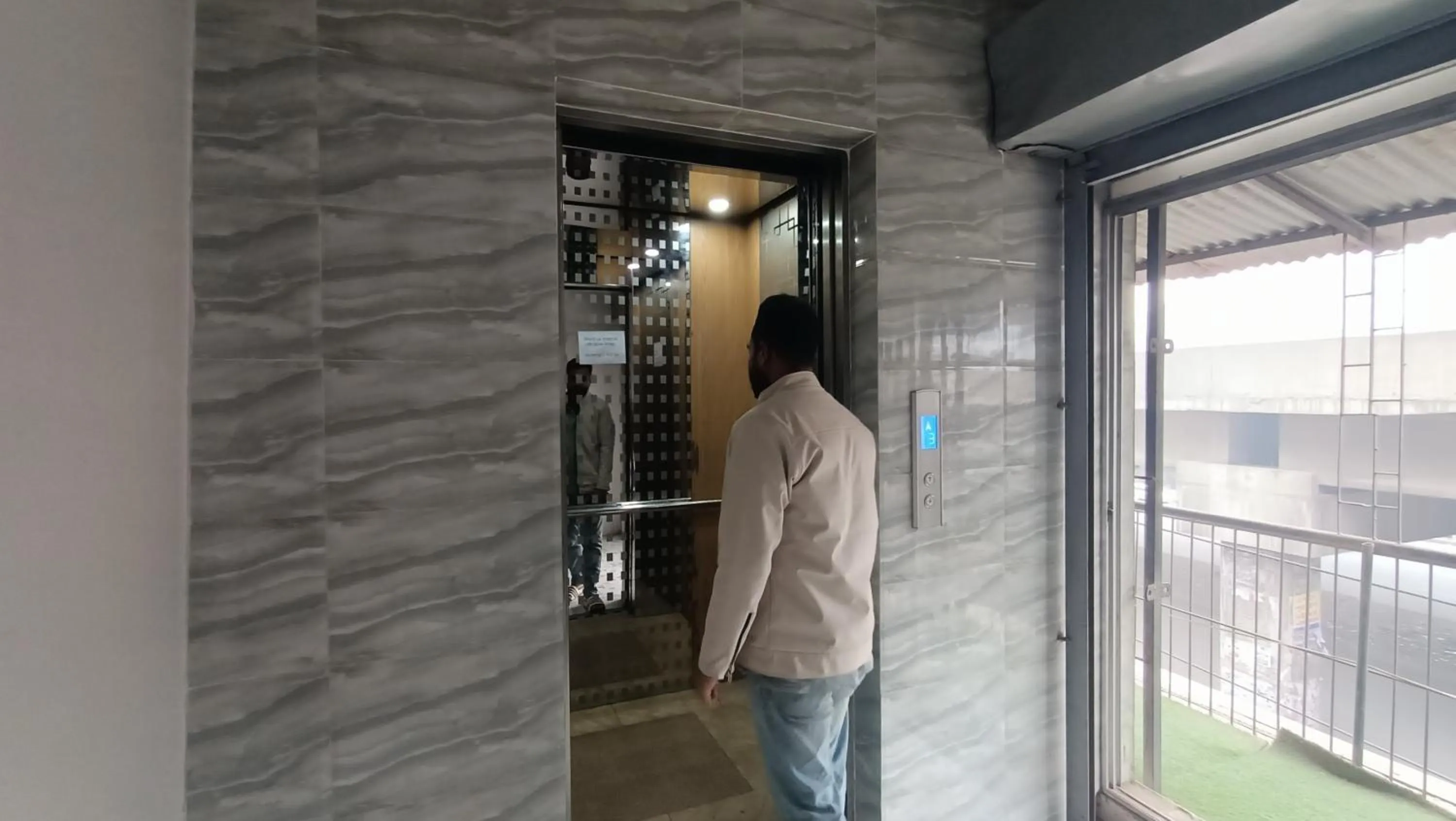 elevator in Hotel Golden Bird