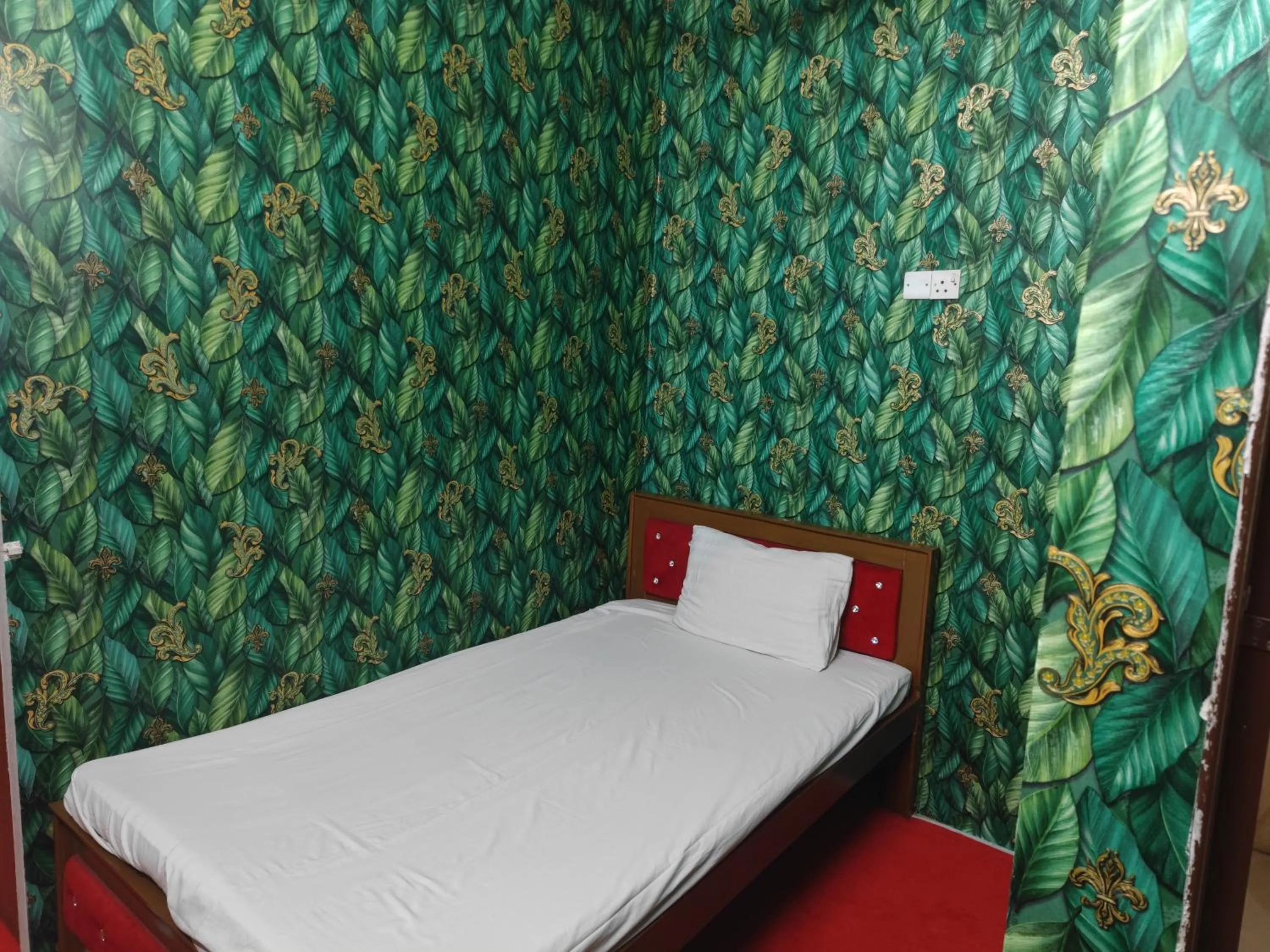 Bed in Hotel Golden Bird