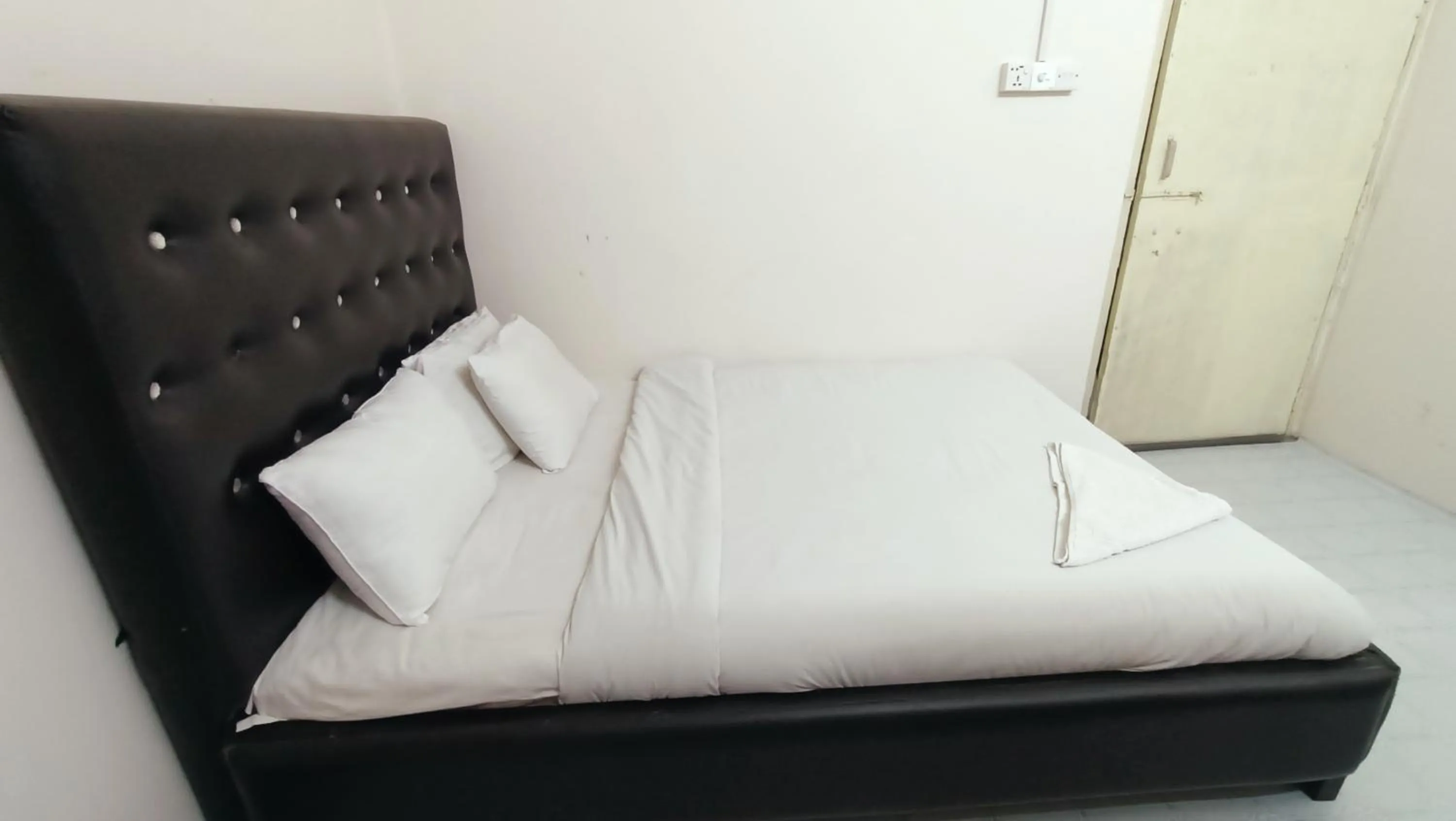 Photo of the whole room, Bed in Hotel Golden Bird