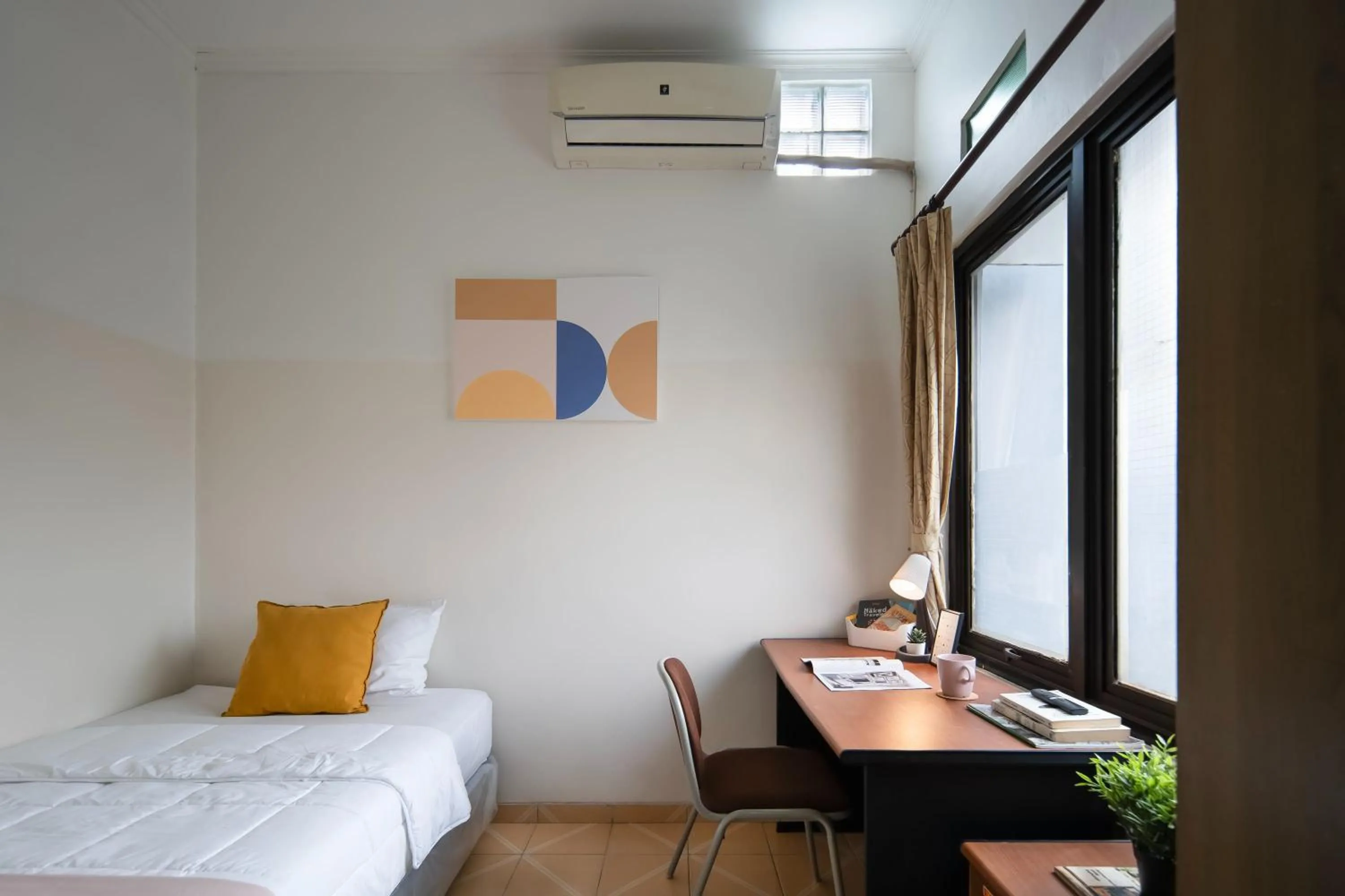 Bedroom, Bed in Cove Horizone