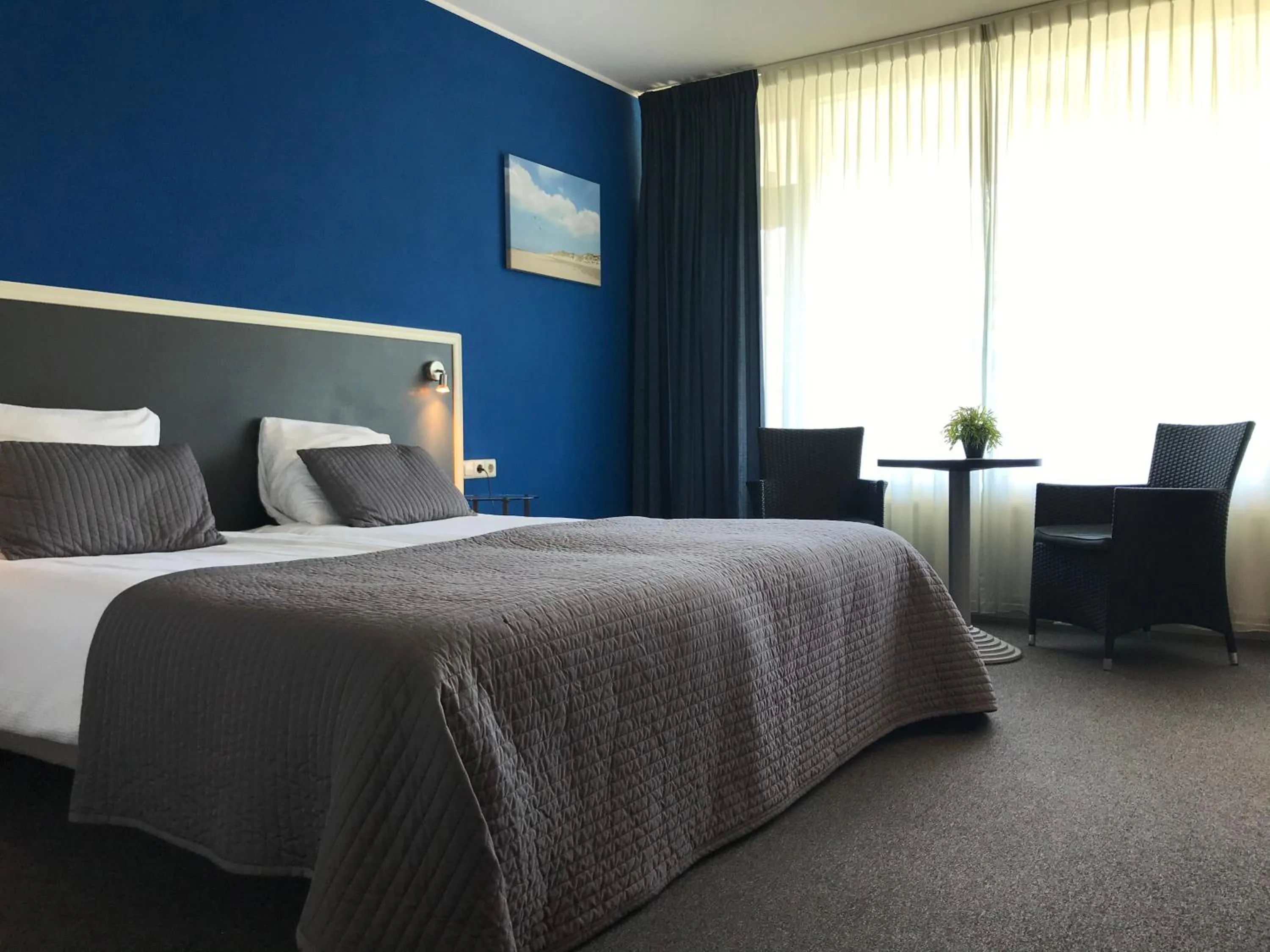 Bedroom, Bed in Fletcher Strandhotel Renesse
