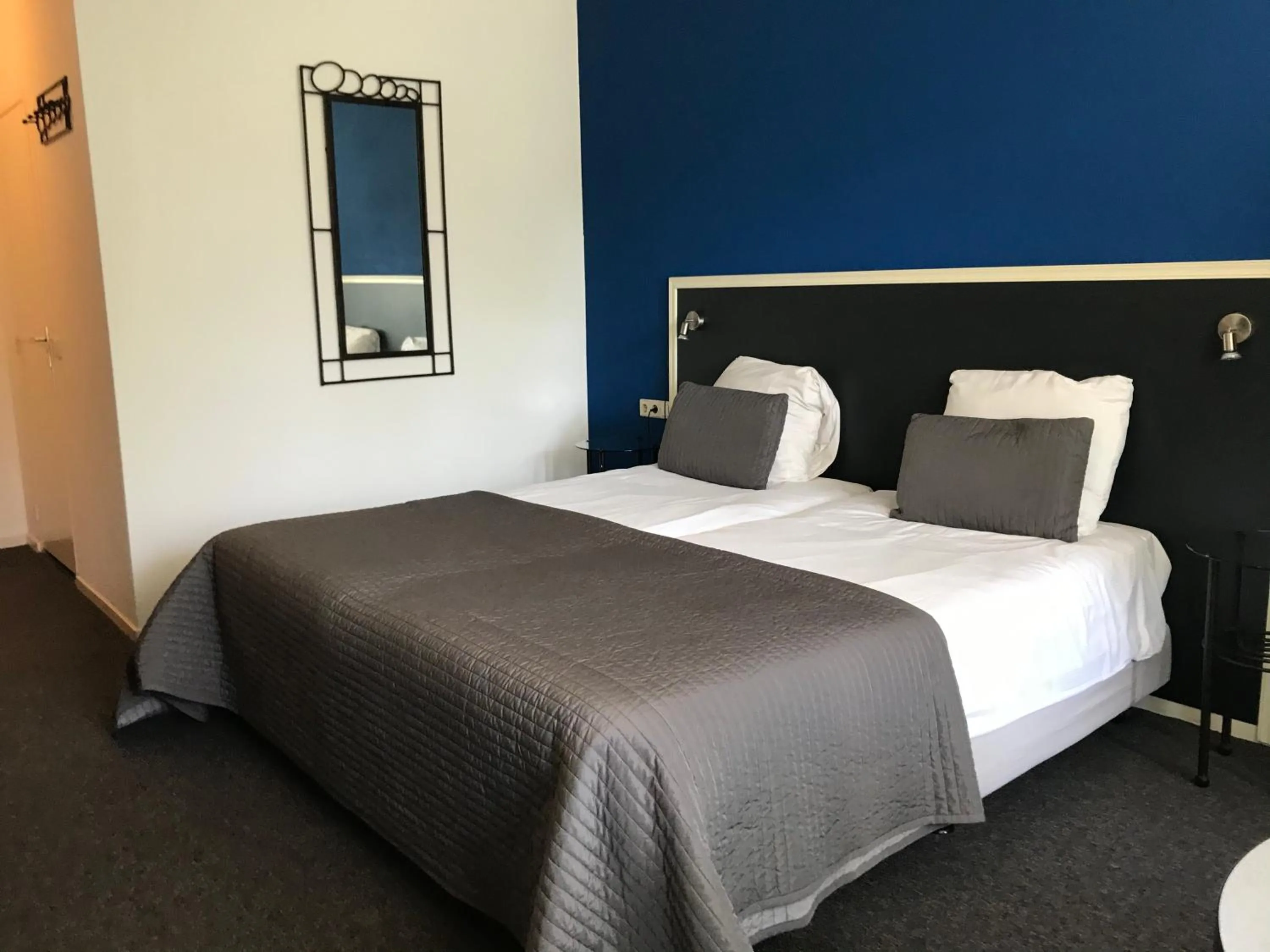 Bedroom, Bed in Fletcher Strandhotel Renesse