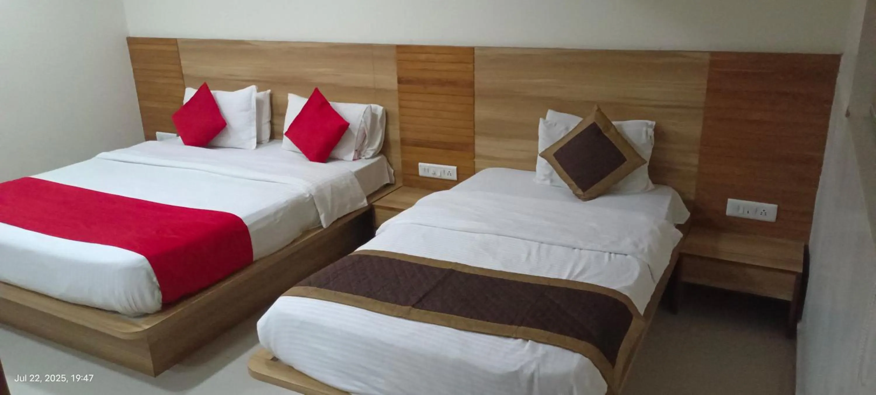 Bed in Hotel Midnight