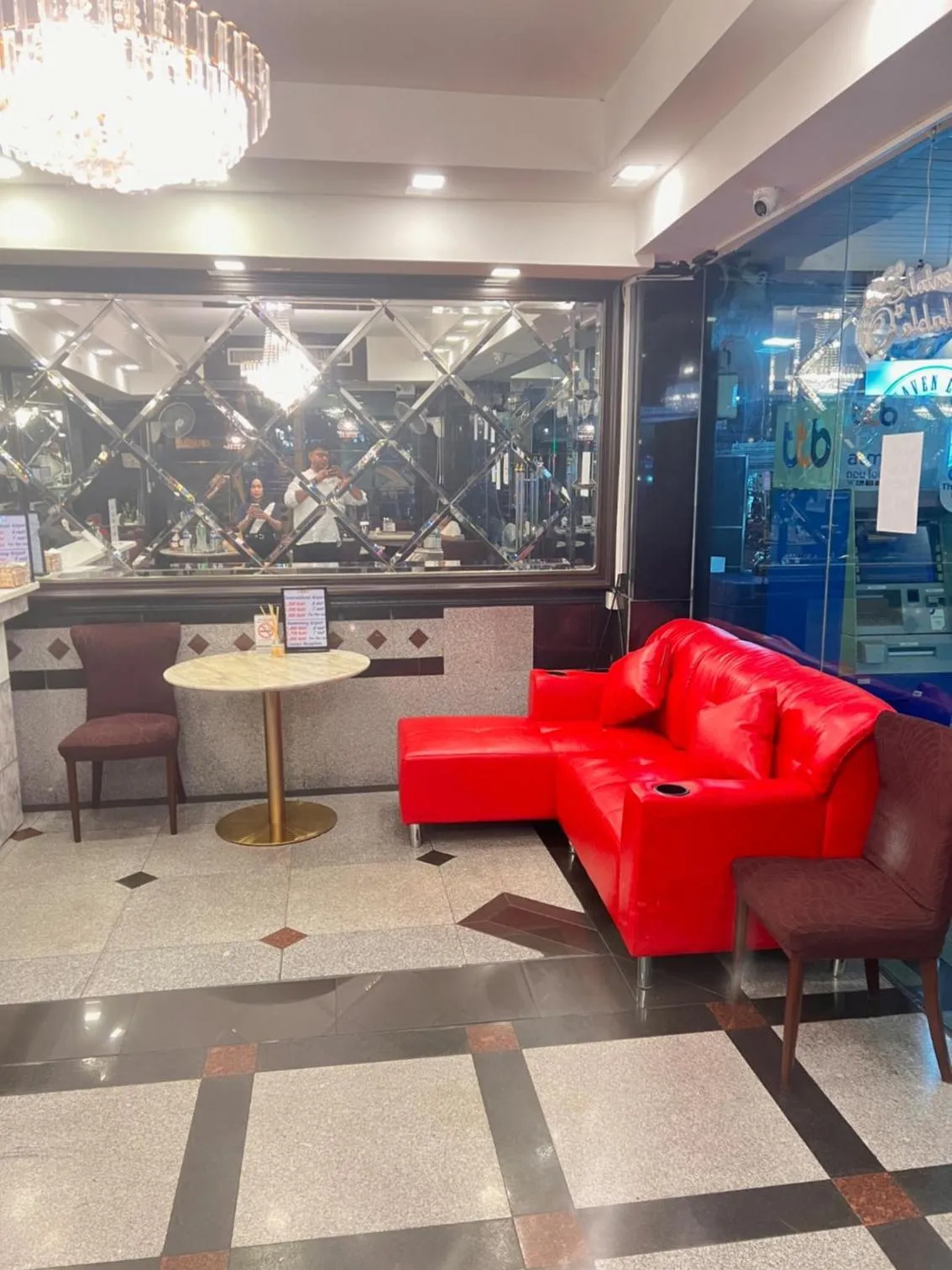 Restaurant/places to eat in Class Boutique Hotel