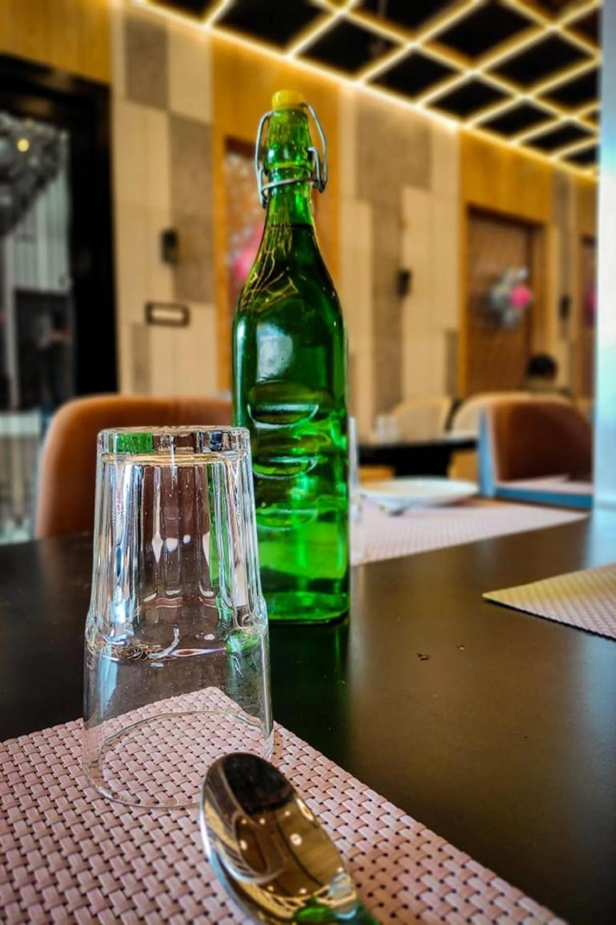 Restaurant/places to eat in Hotel Park Regency