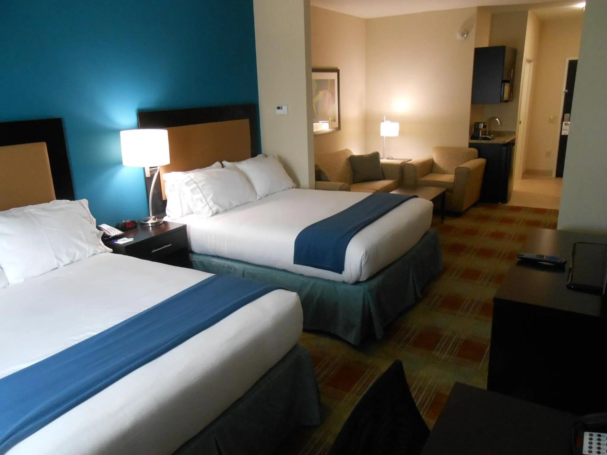 Photo of the whole room, Bed in Holiday Inn Express & Suites Houston Northwest-Brookhollow by IHG