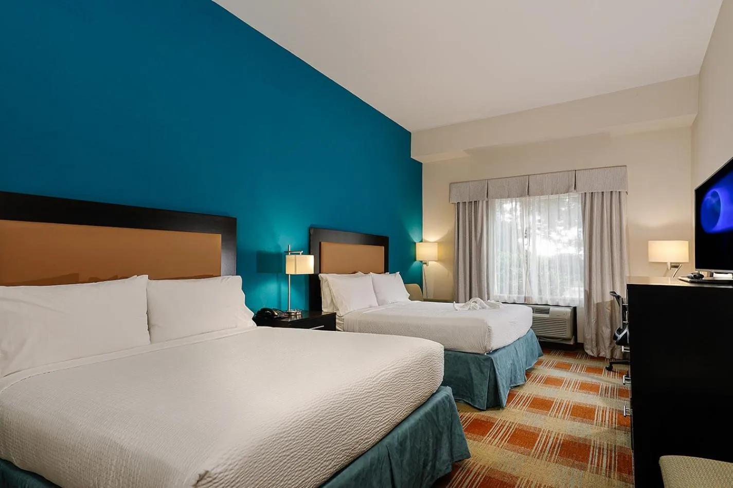 Photo of the whole room, Bed in Holiday Inn Express & Suites Houston Northwest-Brookhollow by IHG