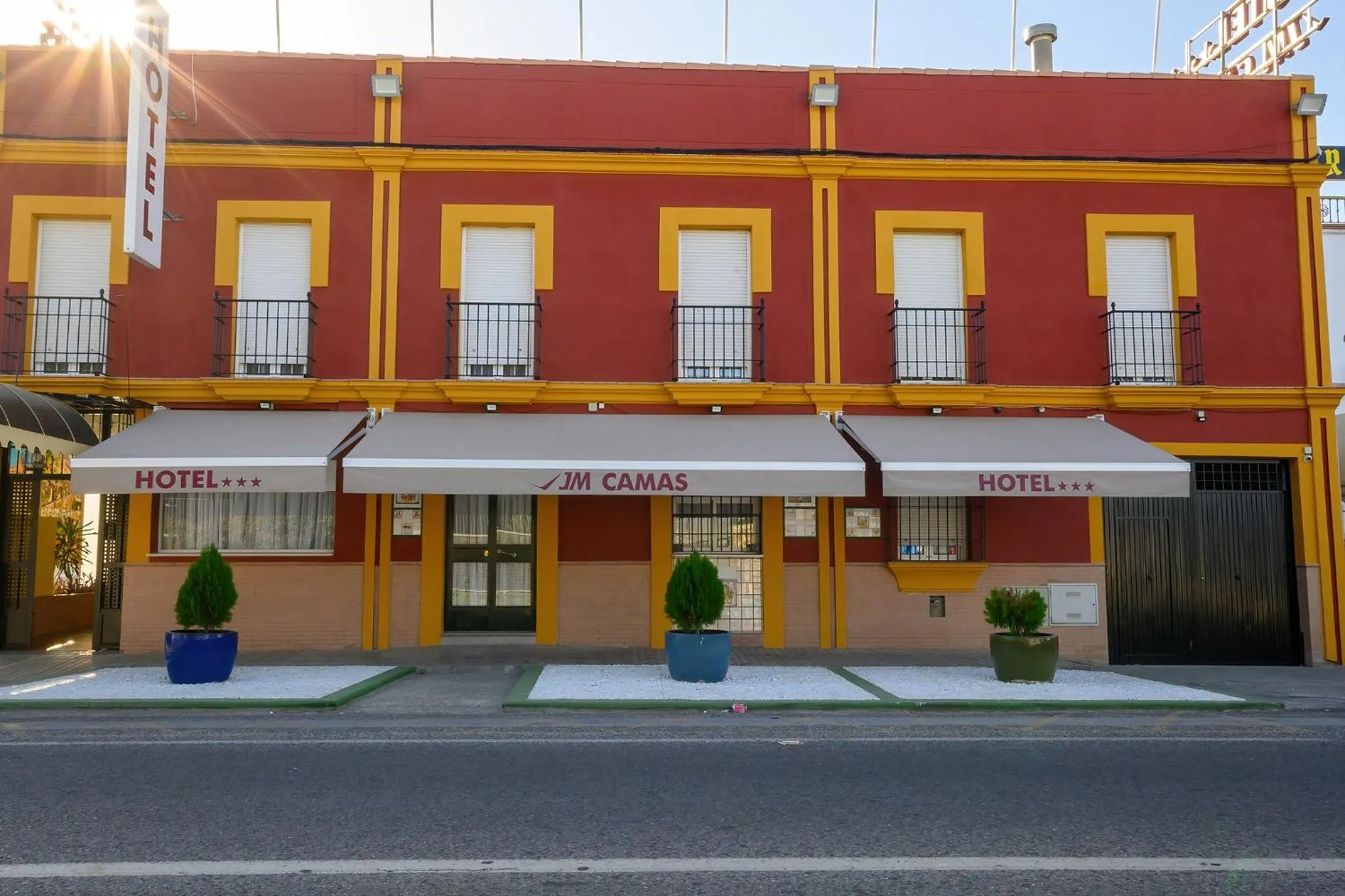 Property building in Hotel H28 Camas