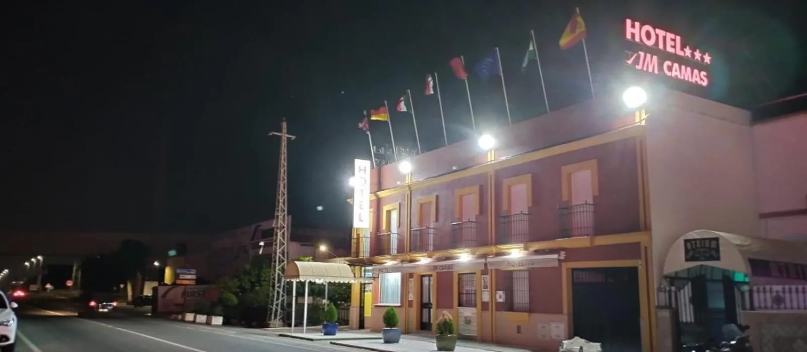 Property building in Hotel H28 Camas