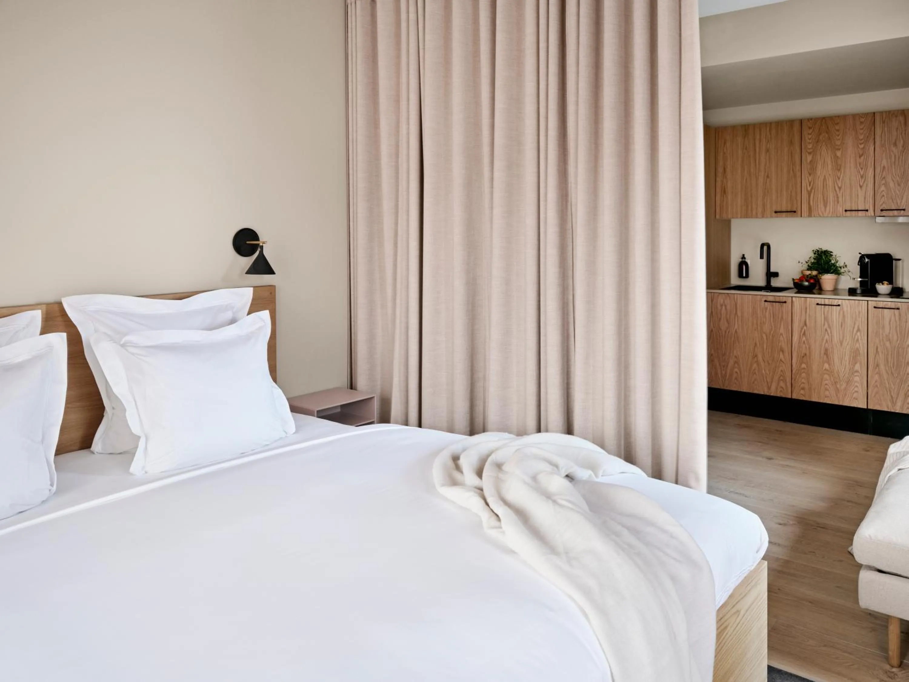 Bed in Aura Apartment Hotel