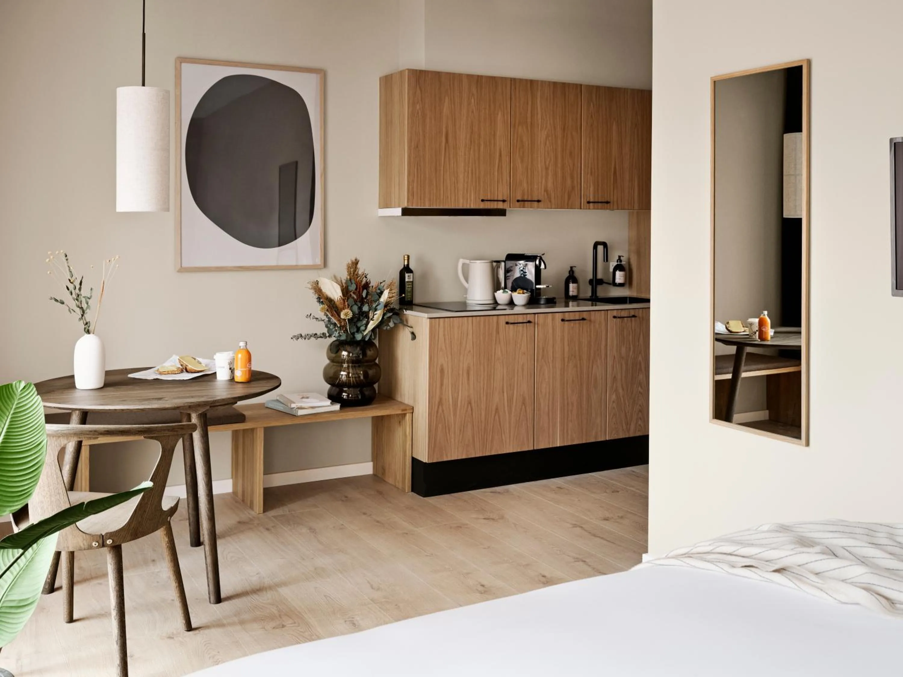 Dining area, Bed in Aura Apartment Hotel