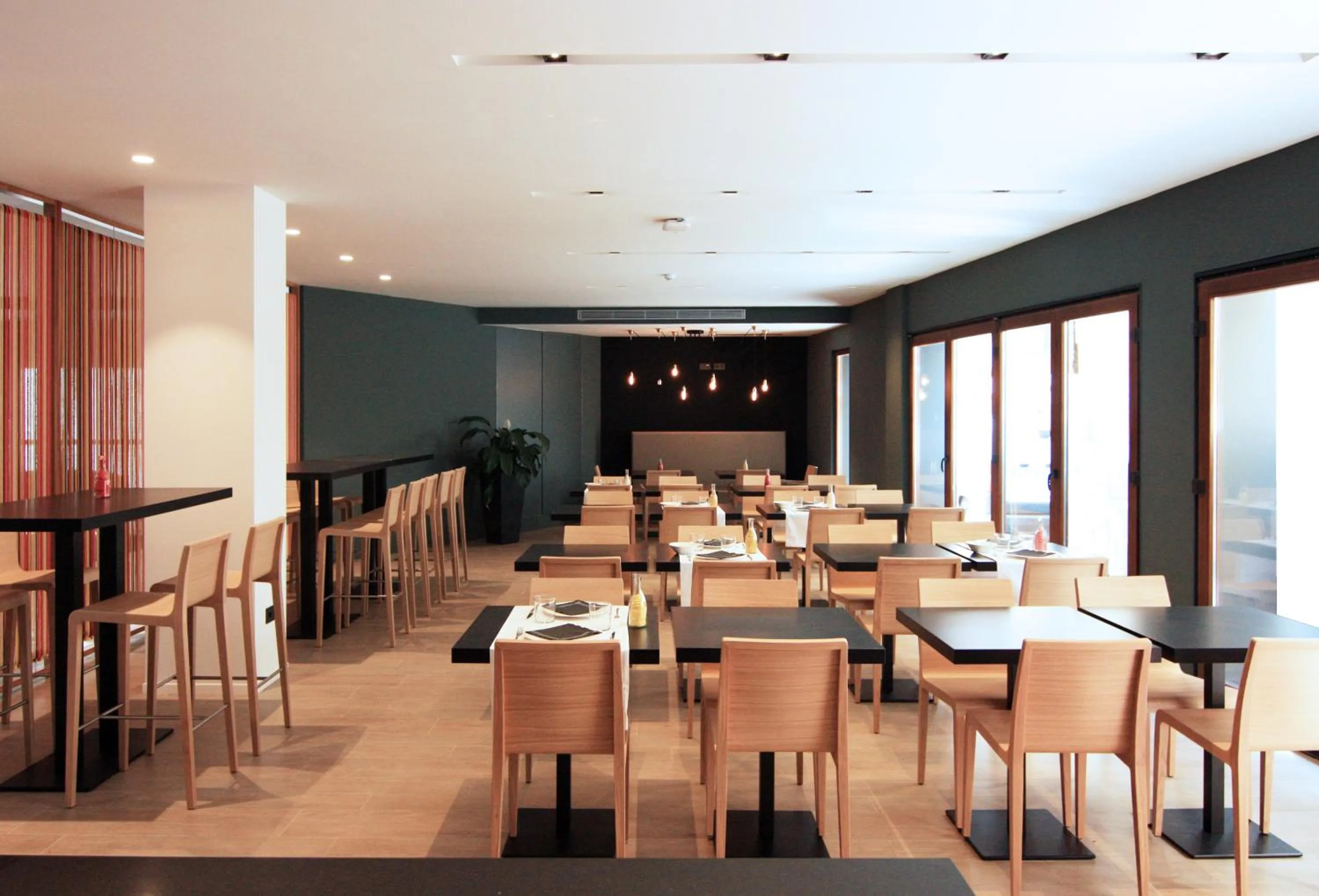 Restaurant/places to eat in Hotel Raval de la Mar