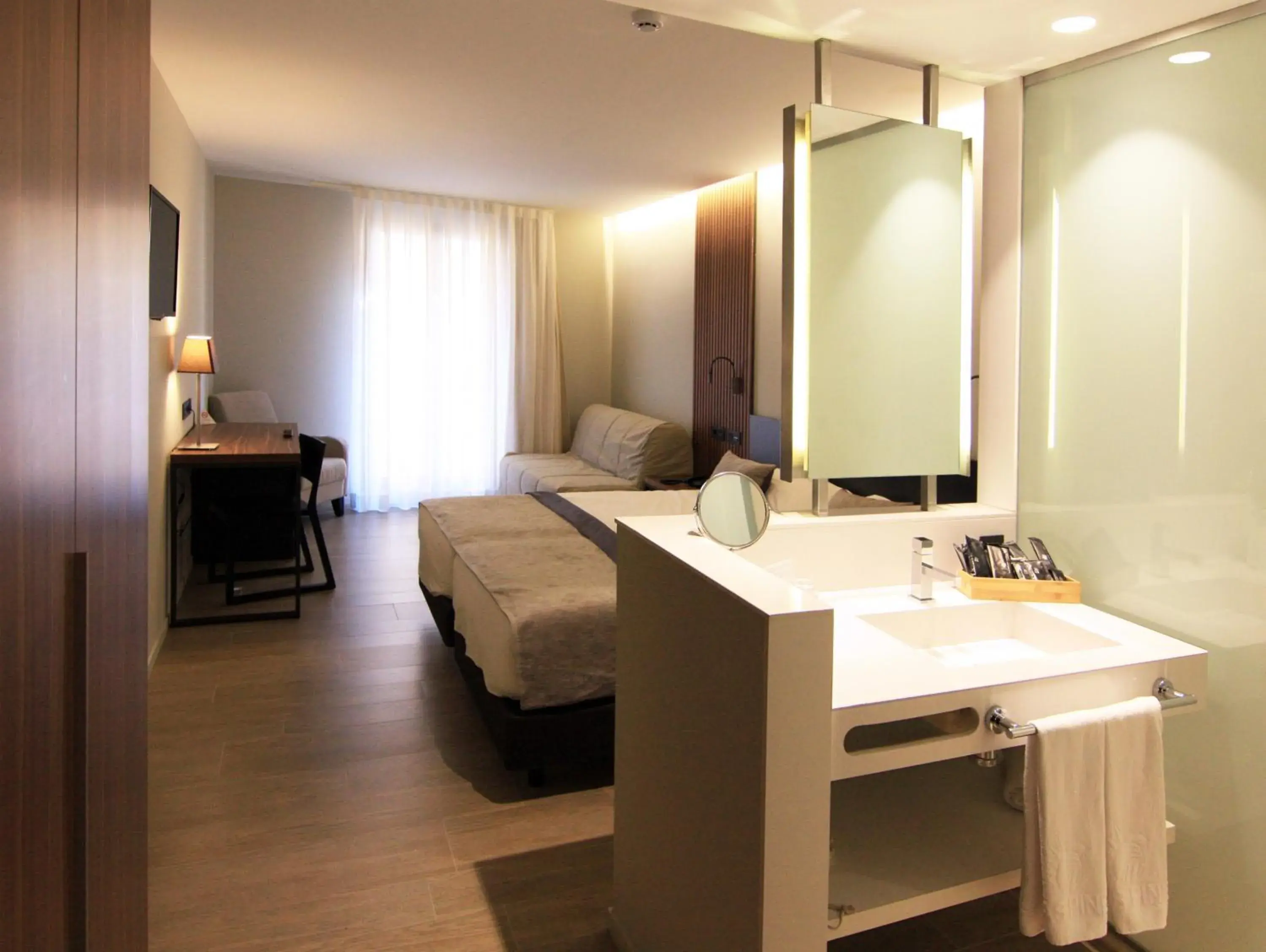 Superior Double Room in Hotel Raval de la Mar Superior Double Room in Hotel Raval de la Mar