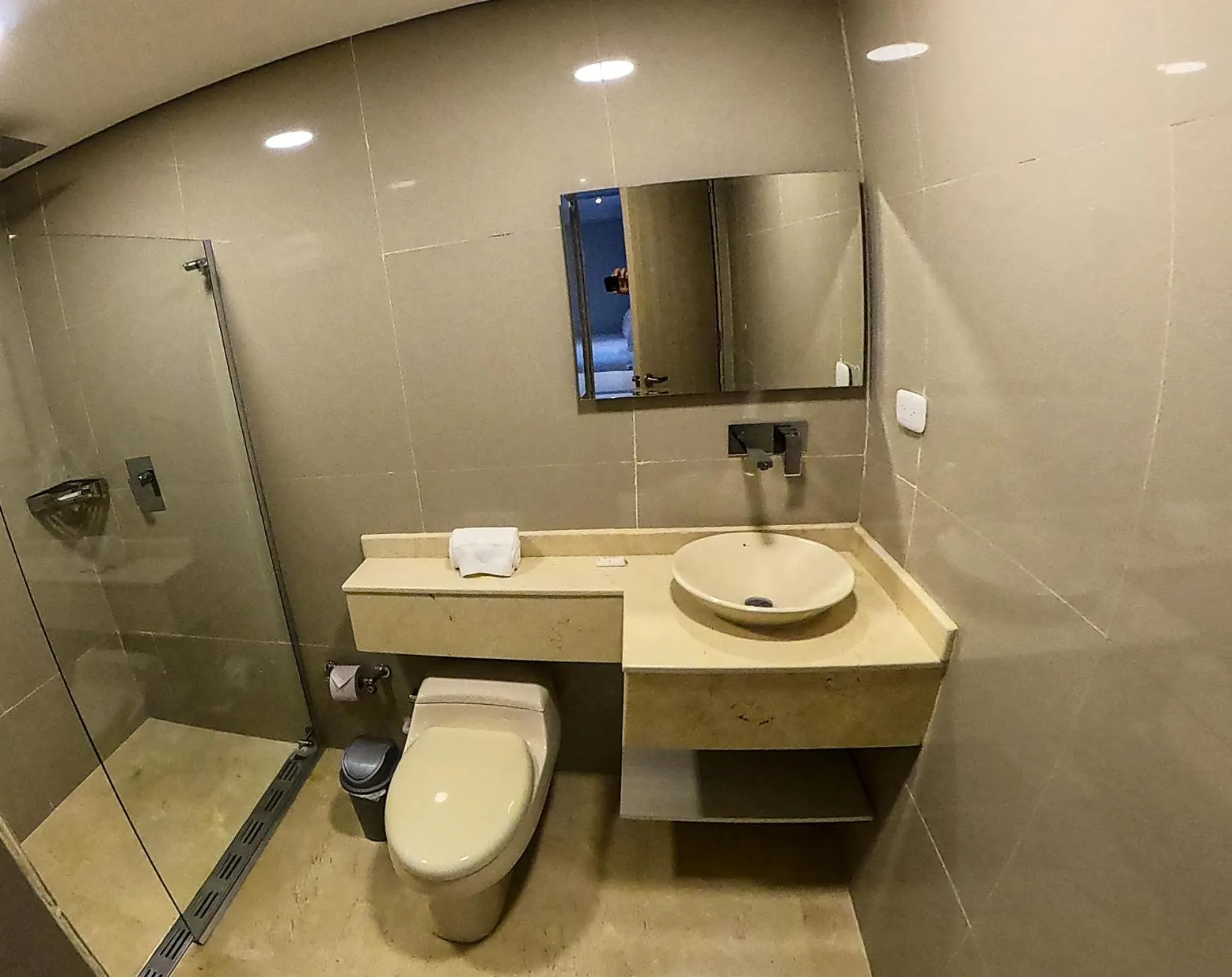 Shower in HOTEL MANZUR