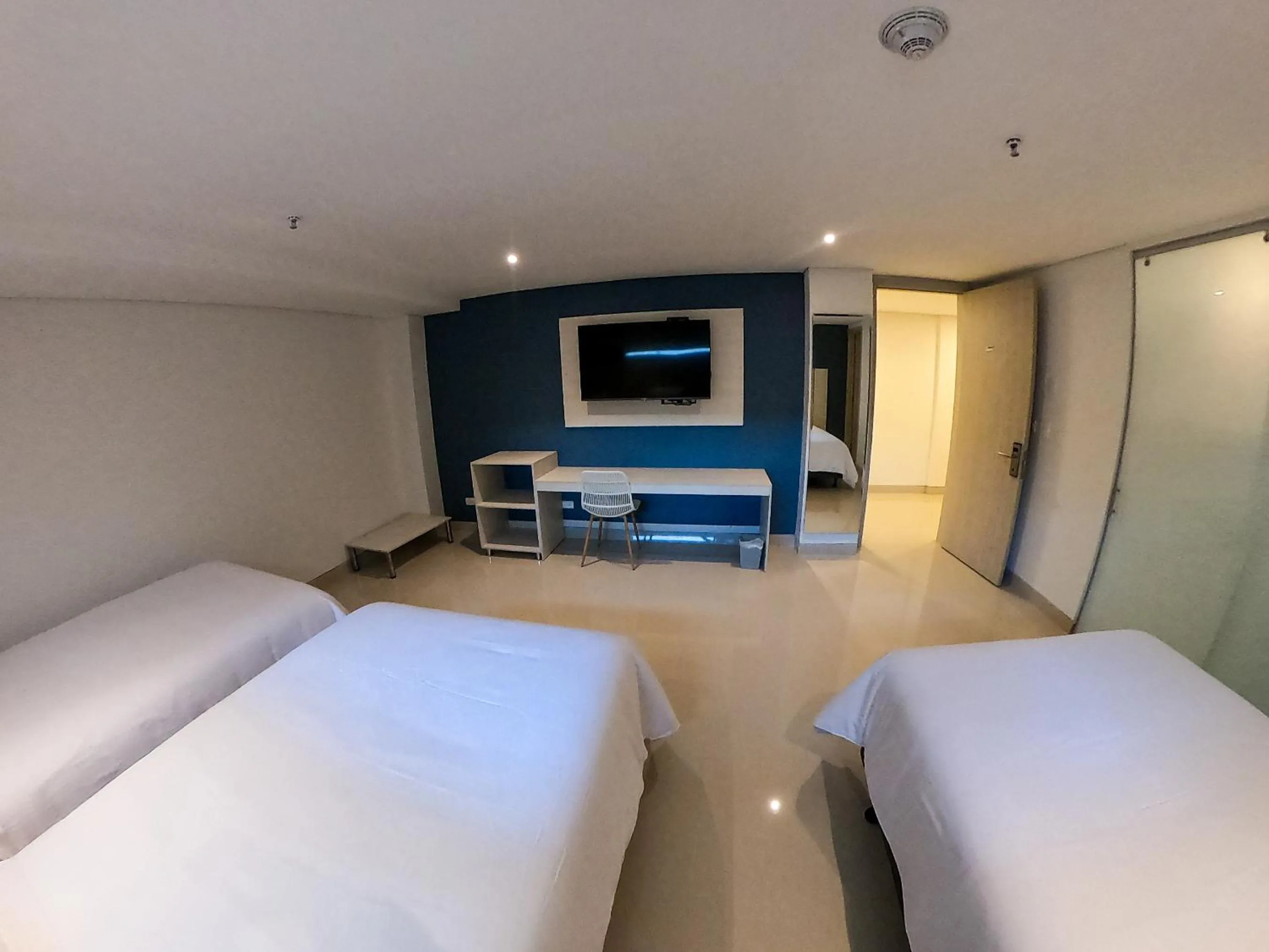 Communal lounge/ TV room, Bed in HOTEL MANZUR