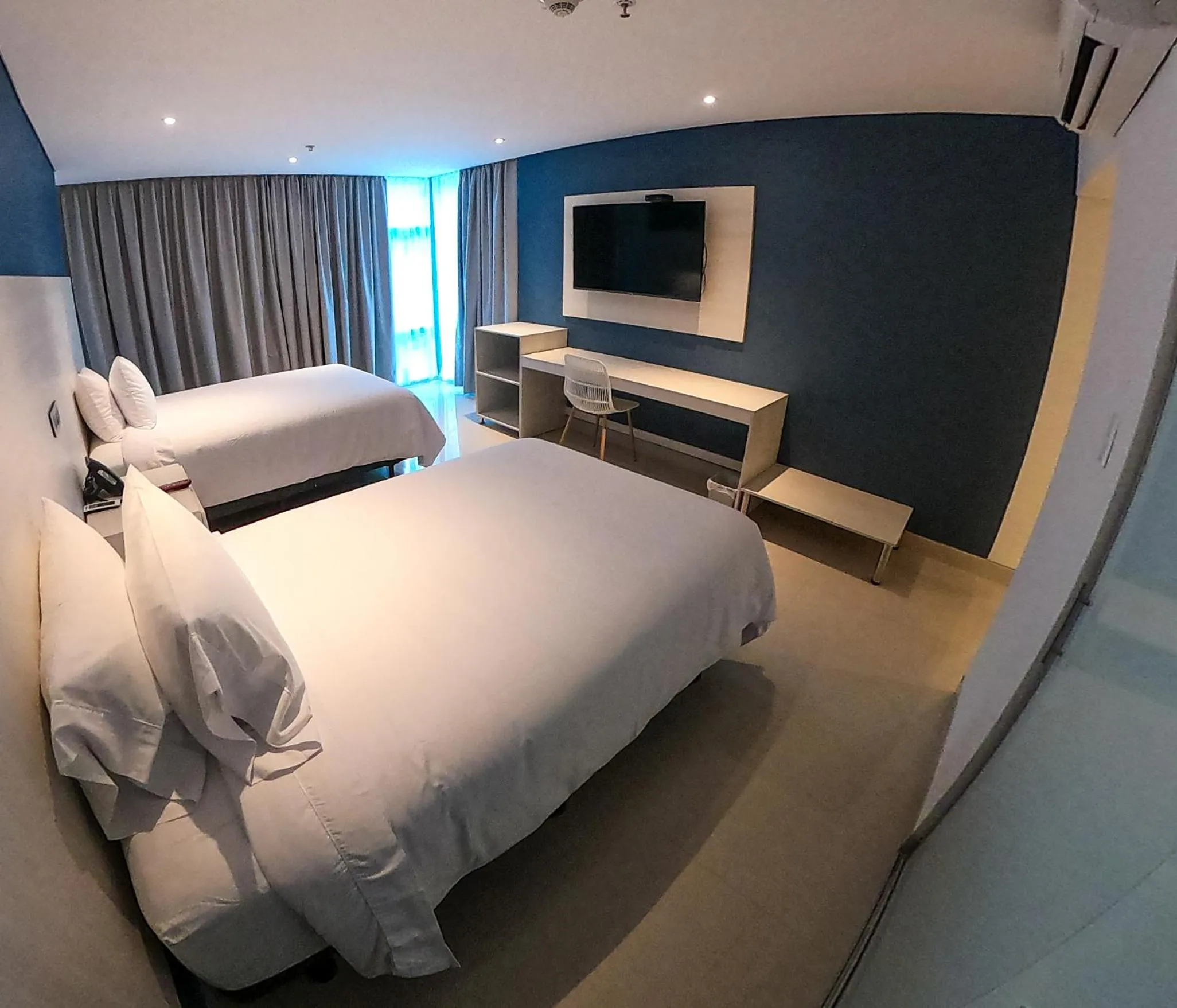 Communal lounge/ TV room, Bed in HOTEL MANZUR