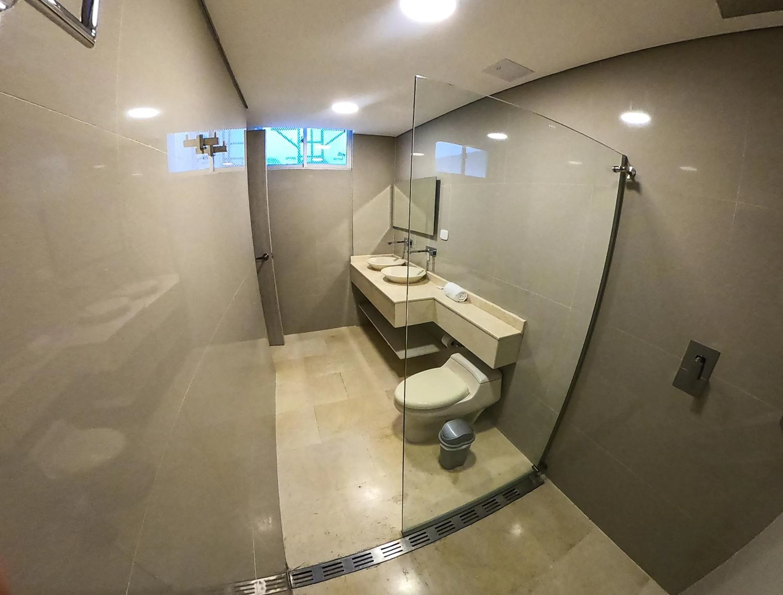 Shower in HOTEL MANZUR