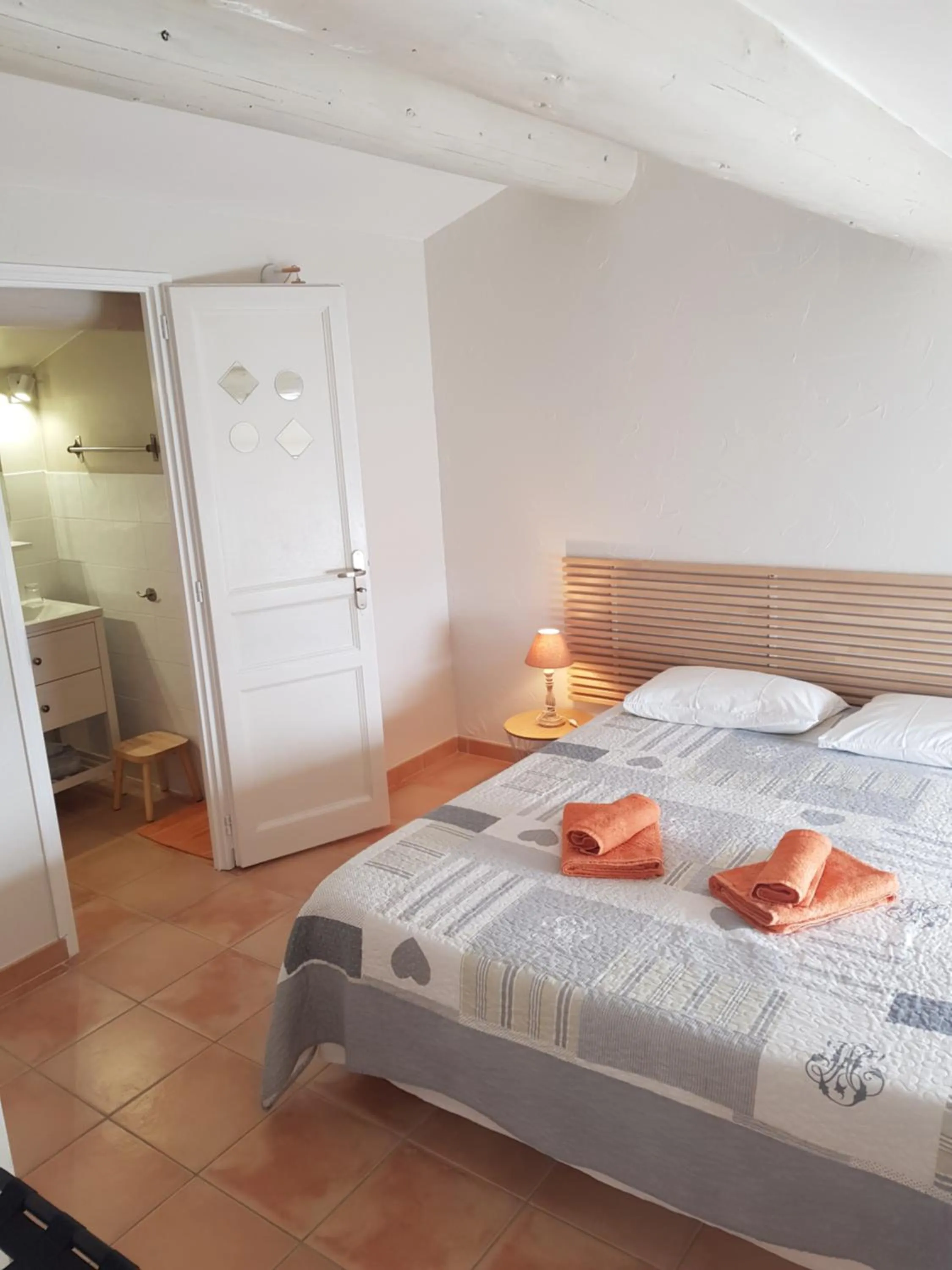 Photo of the whole room, Bed in Mas Clement - Chambre et table d'hôtes