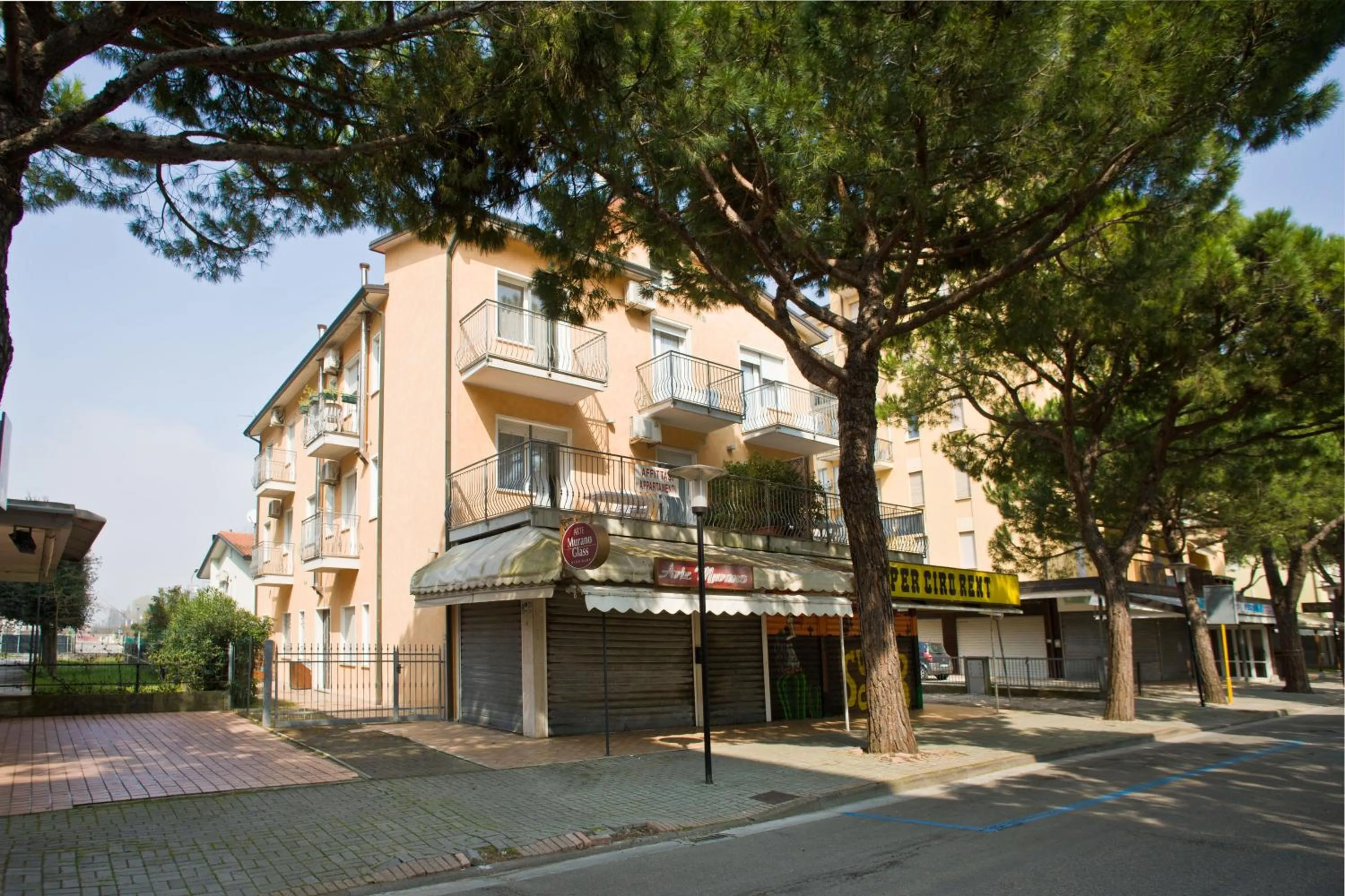 Property building in Villa Hanna