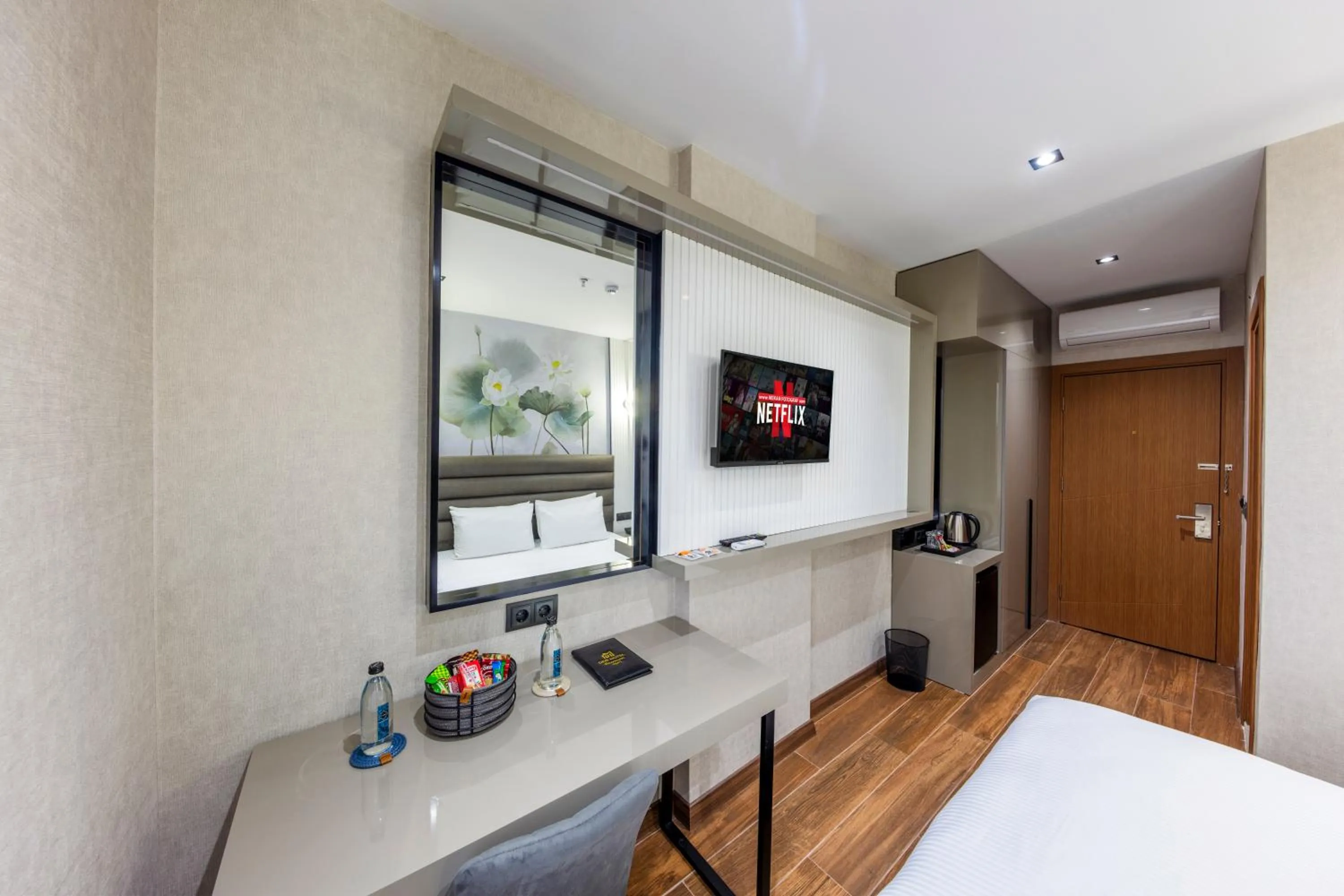 Bed in Dem Premium Hotel - Round Trip Airport Service - Istanbul International Airport