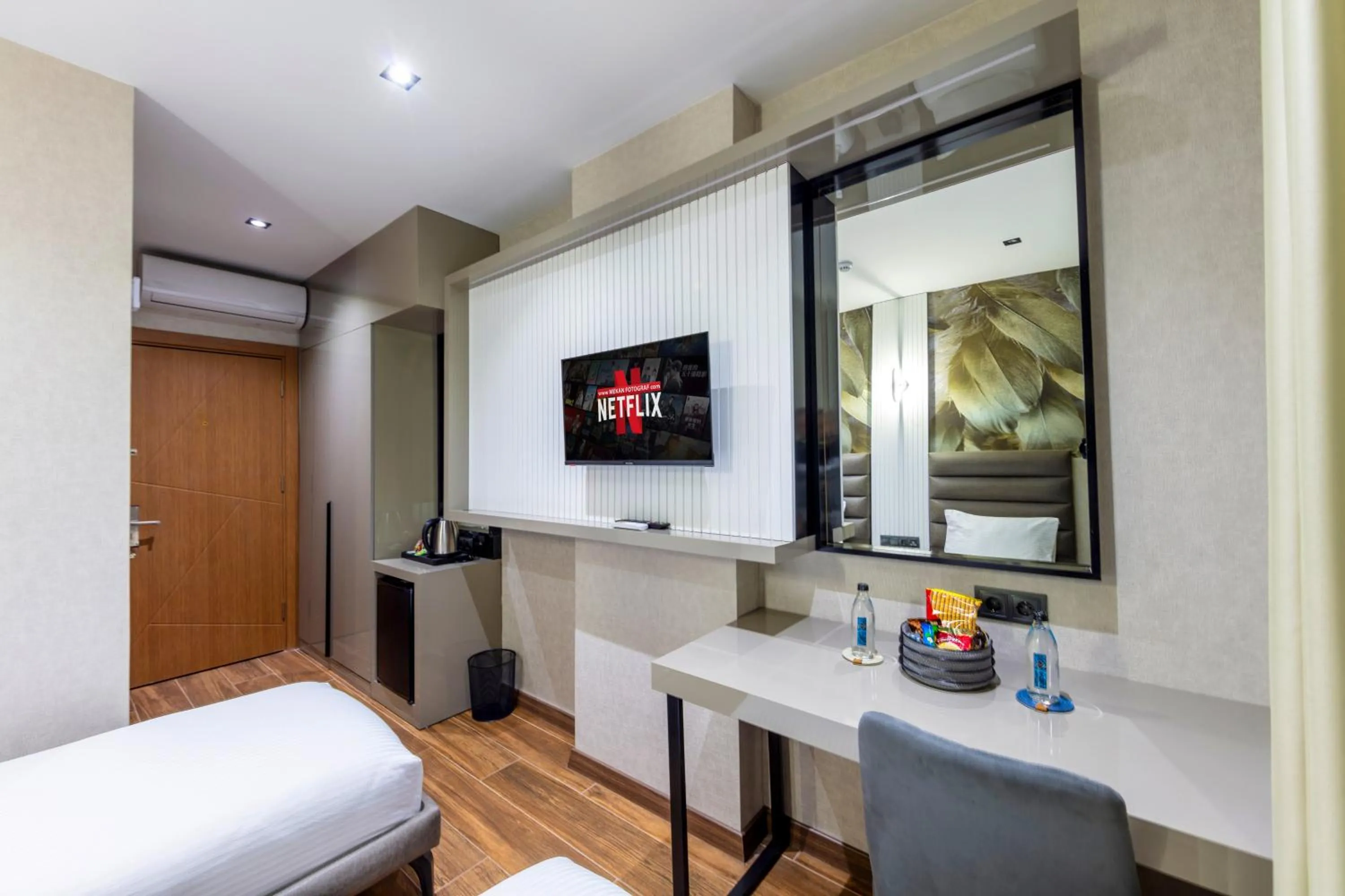 Bed in Dem Premium Hotel - Round Trip Airport Service - Istanbul International Airport
