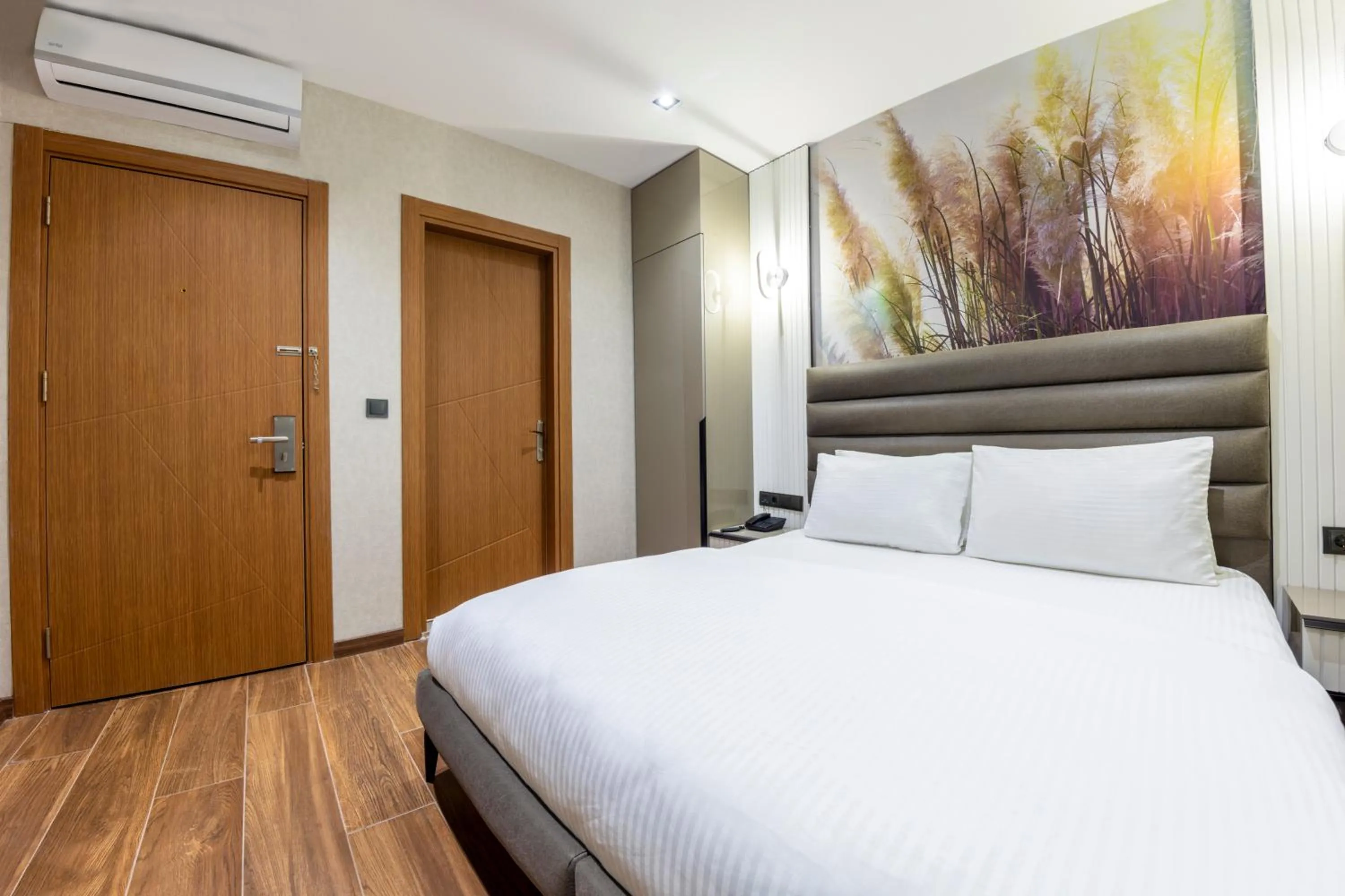 Bed in Dem Premium Hotel - Round Trip Airport Service - Istanbul International Airport