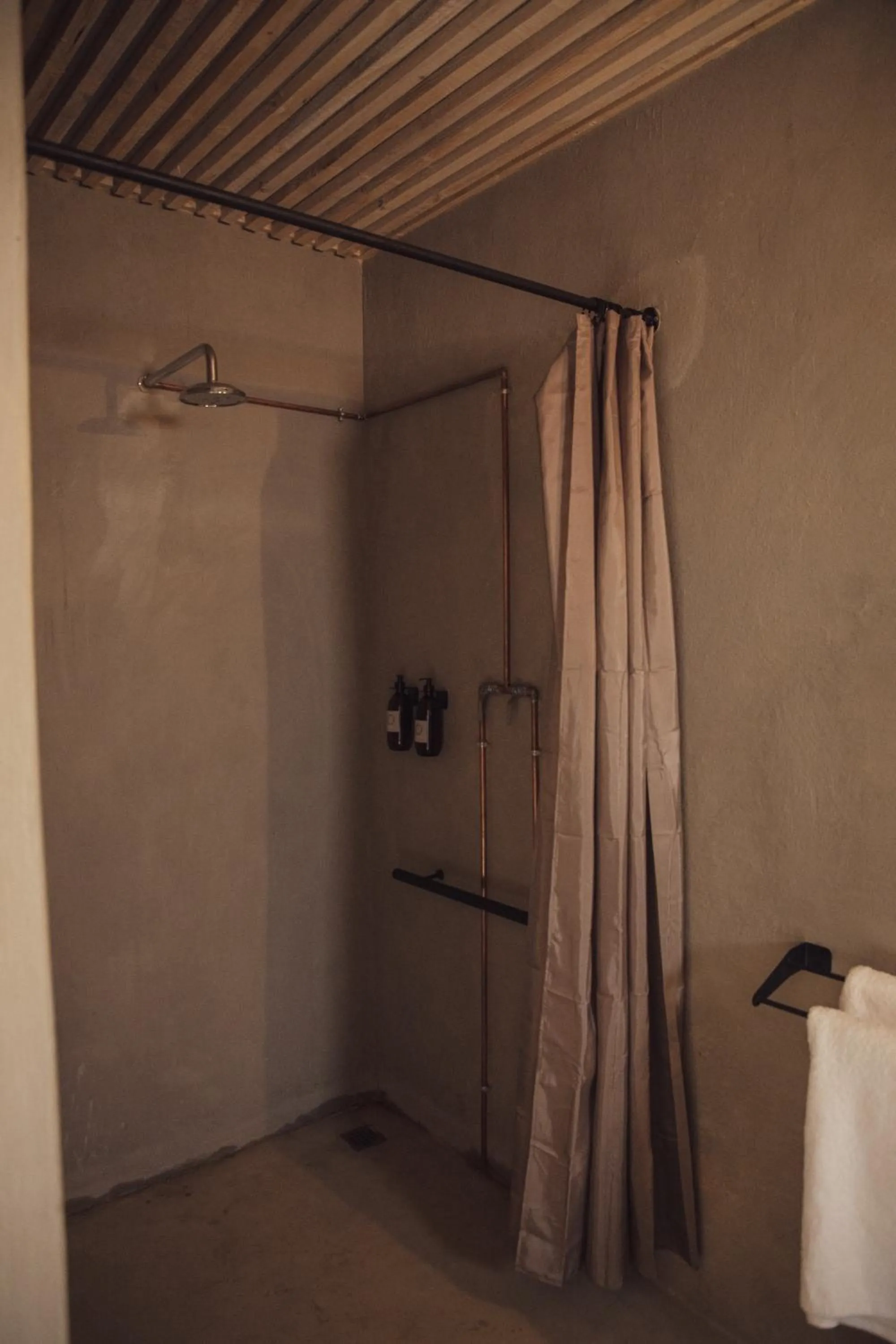 Shower in FARMHOUSE58