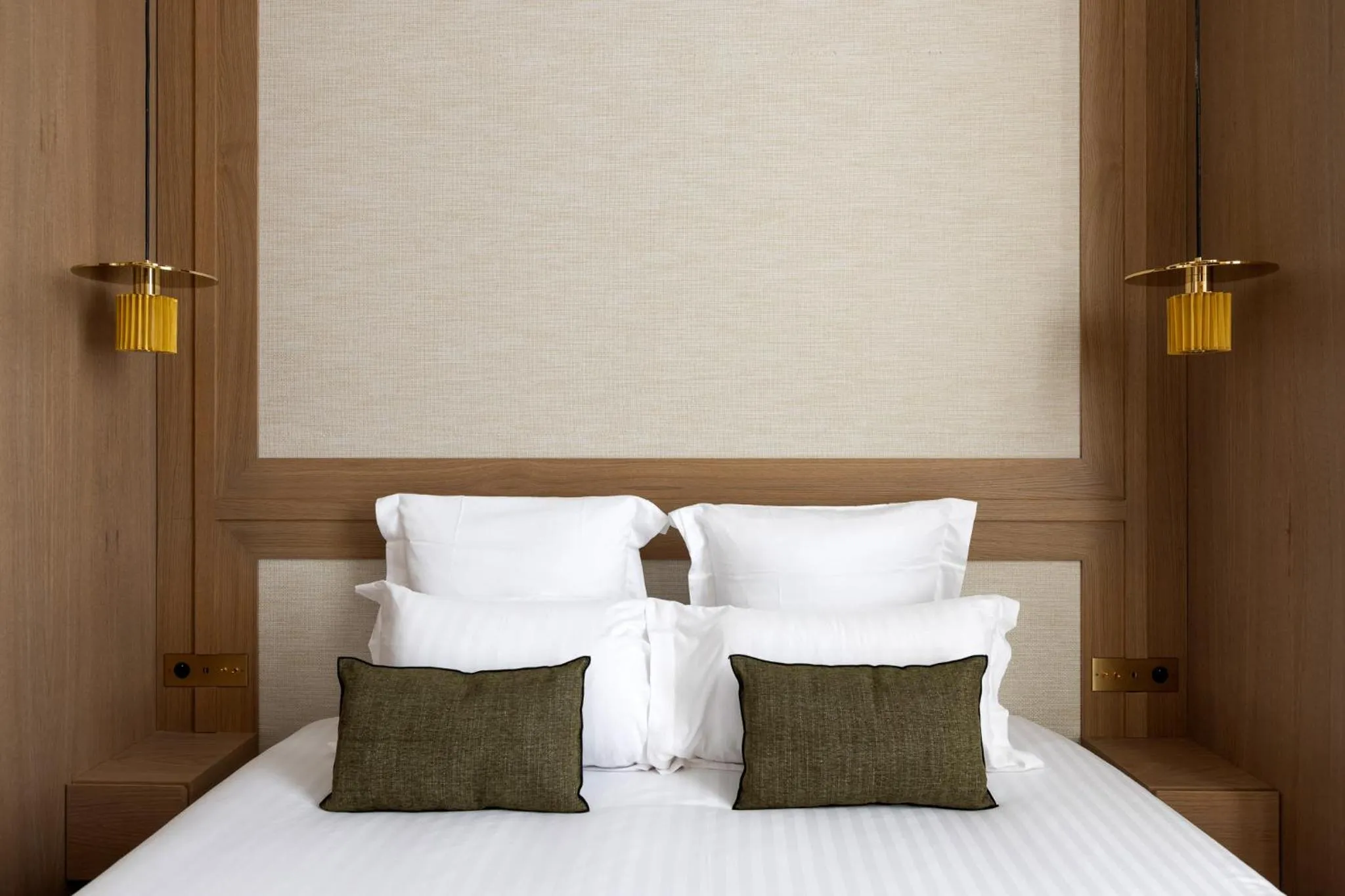 Bedroom, Bed in HIGHSTAY - Luxury Serviced Apartments - Le Marais