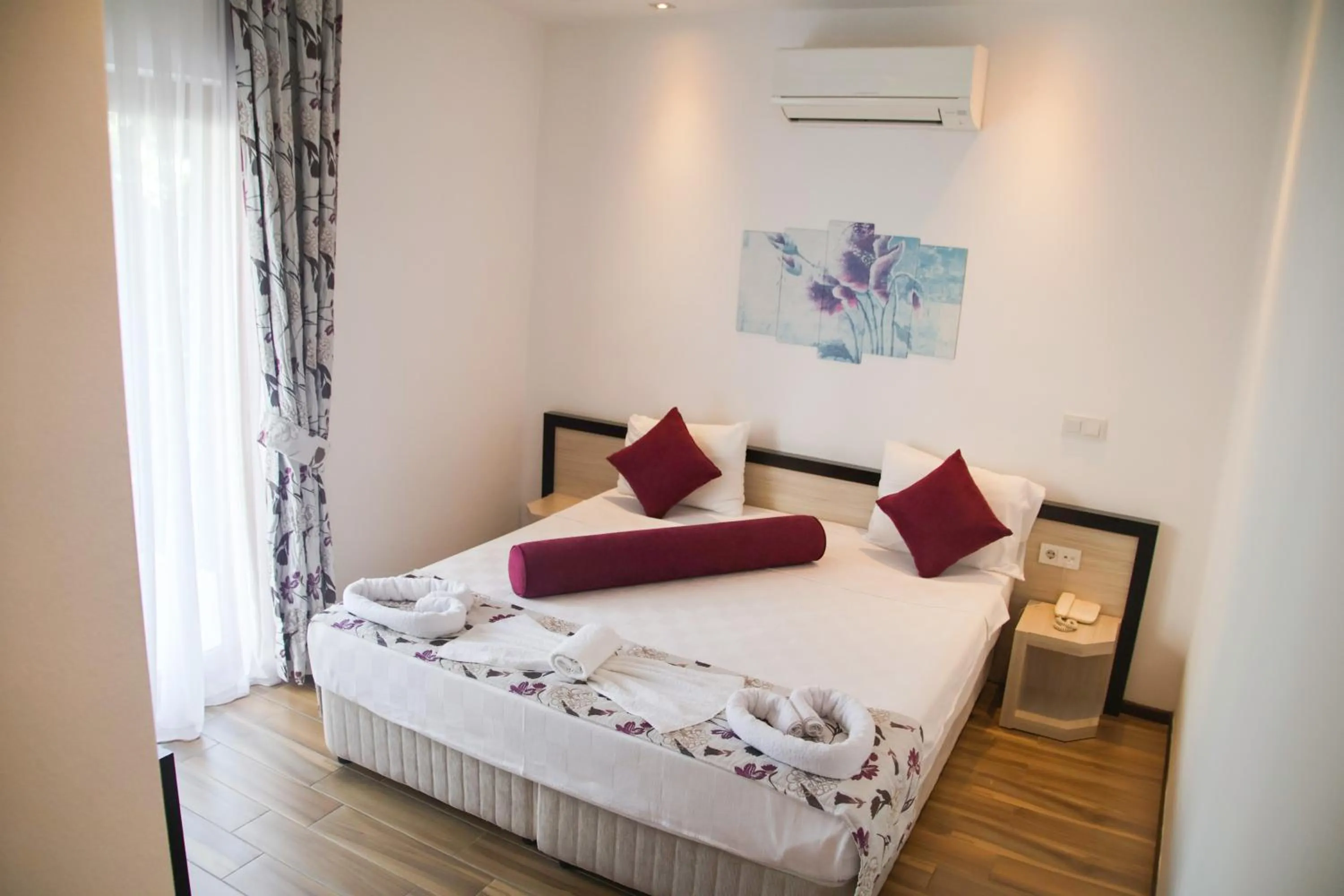 Photo of the whole room in Hermes Hotel