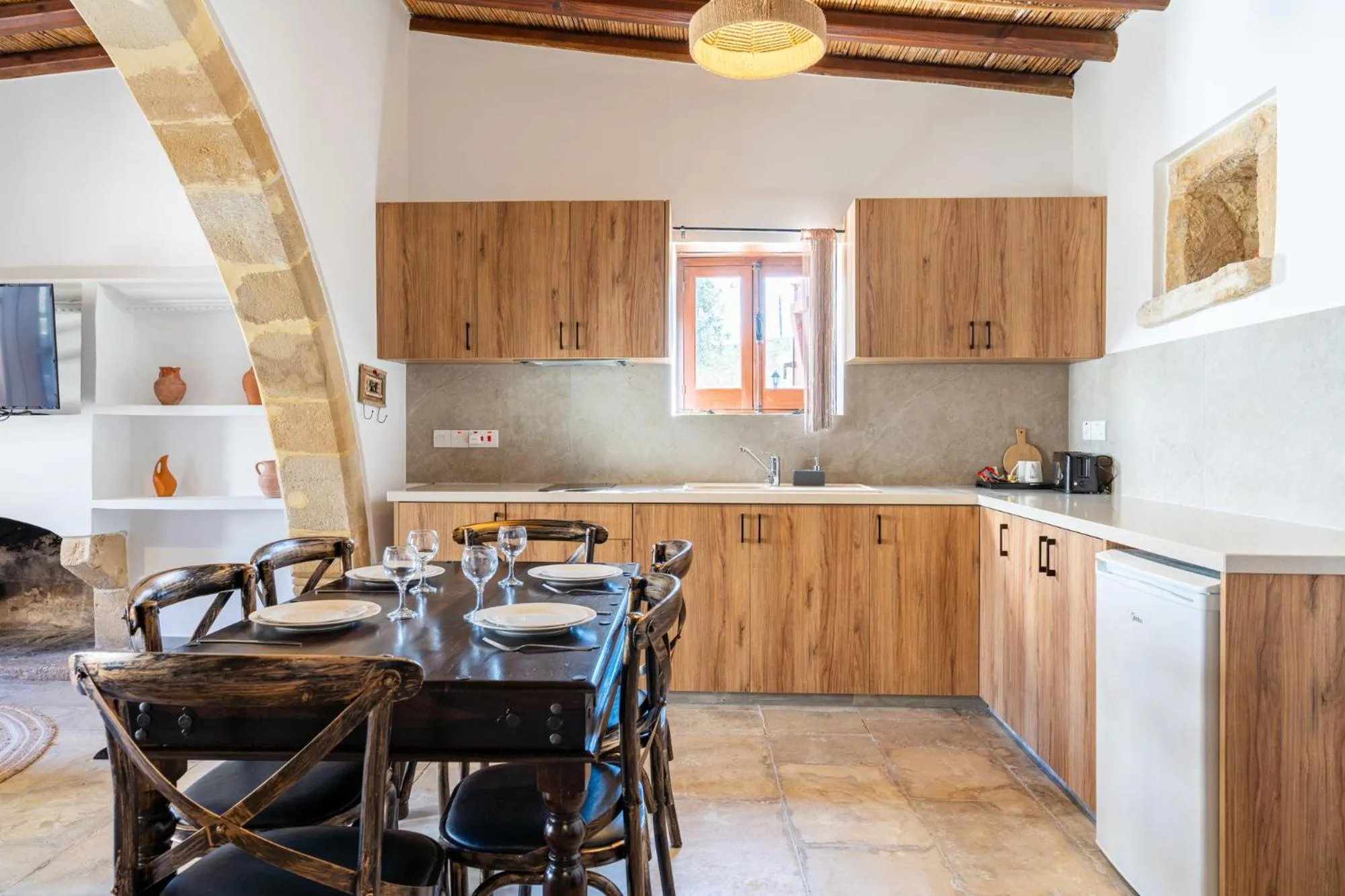 Kitchen or kitchenette in Stone Court Boutique Studios