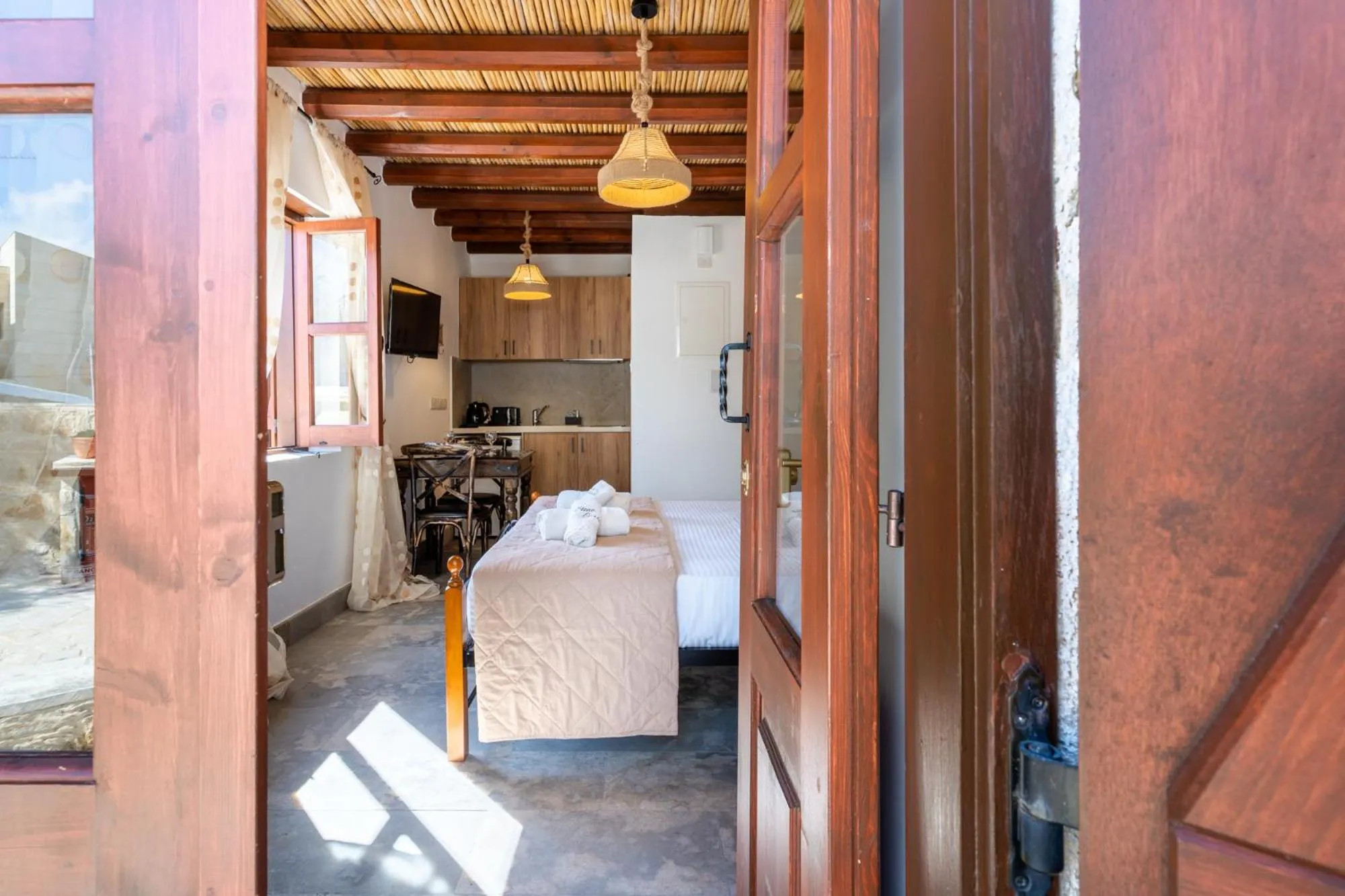 Kitchen or kitchenette in Stone Court Boutique Studios